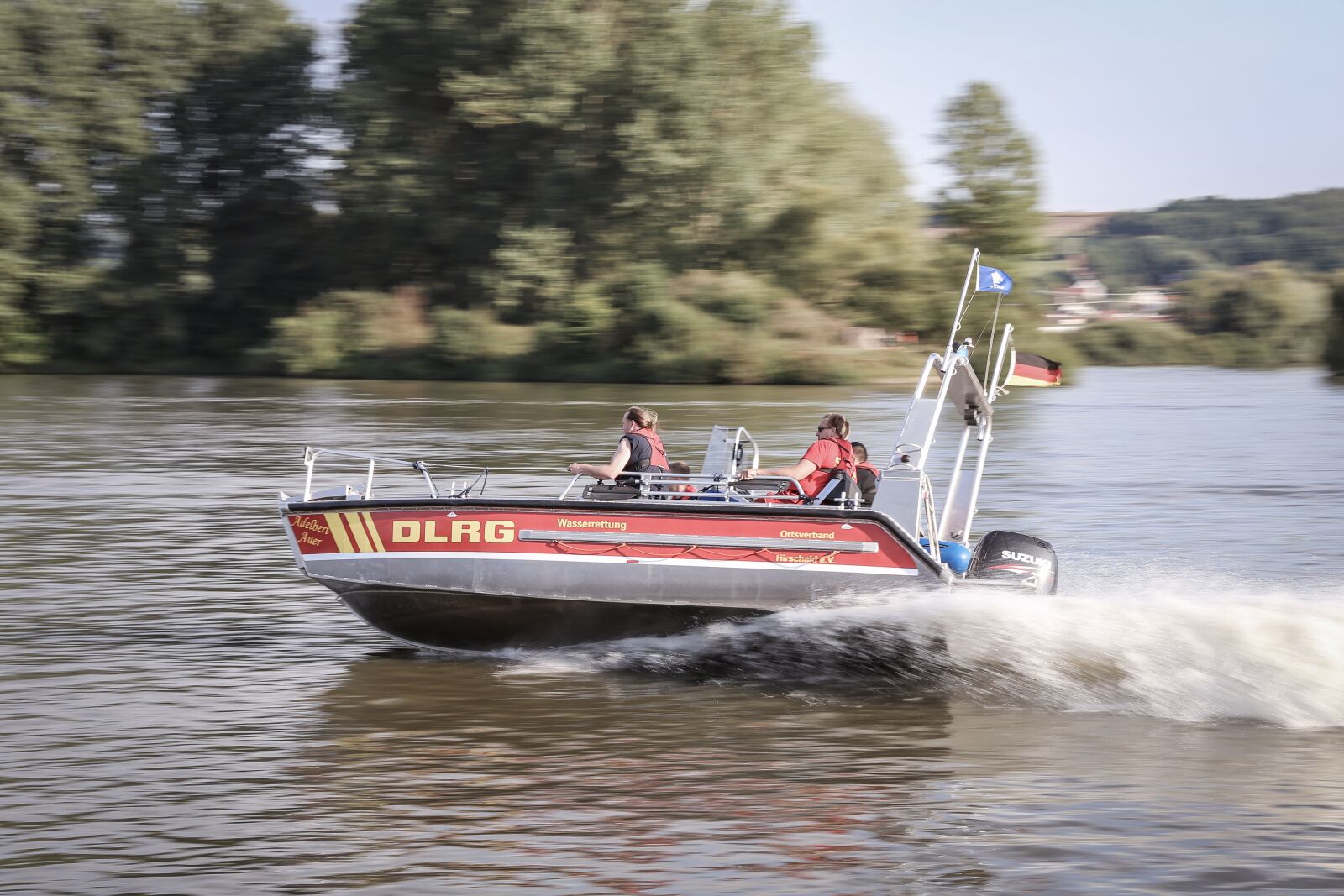 Canon EF 24-70mm F4L IS USM sample photo. Dlrg, water, boat photography