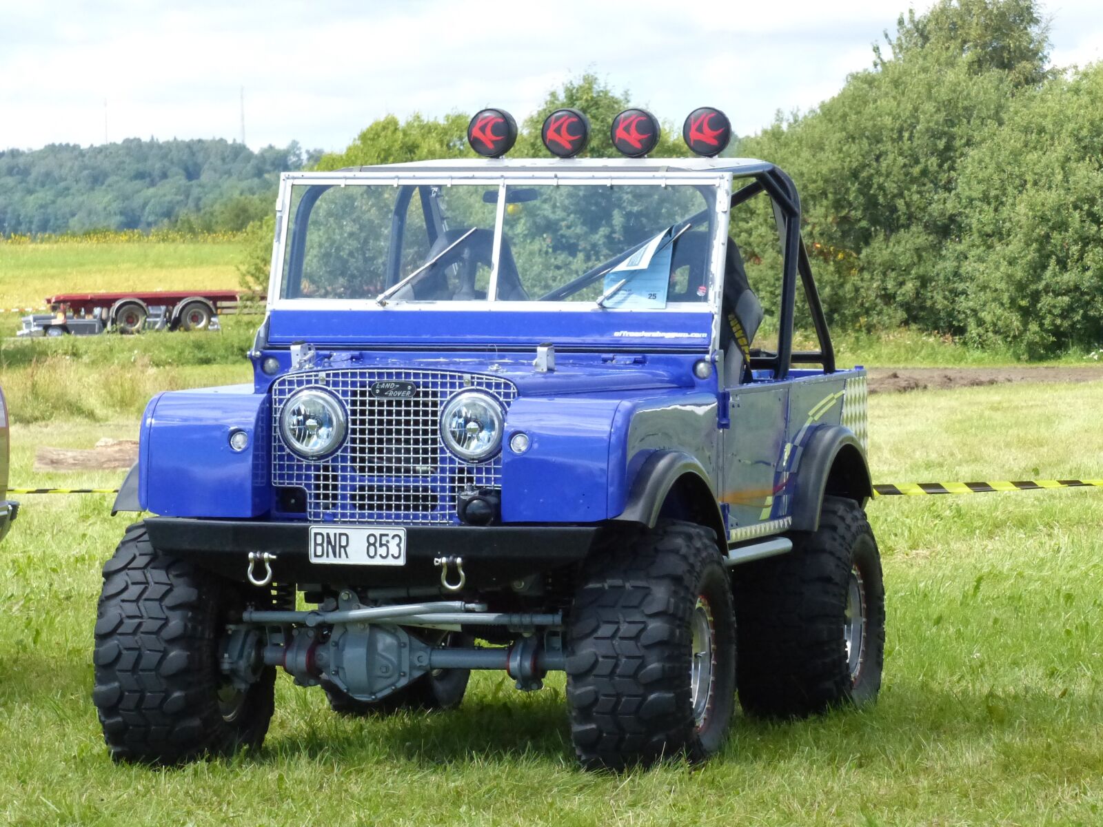 Panasonic Lumix DMC-FZ200 sample photo. Jeep, land-rover, car show photography
