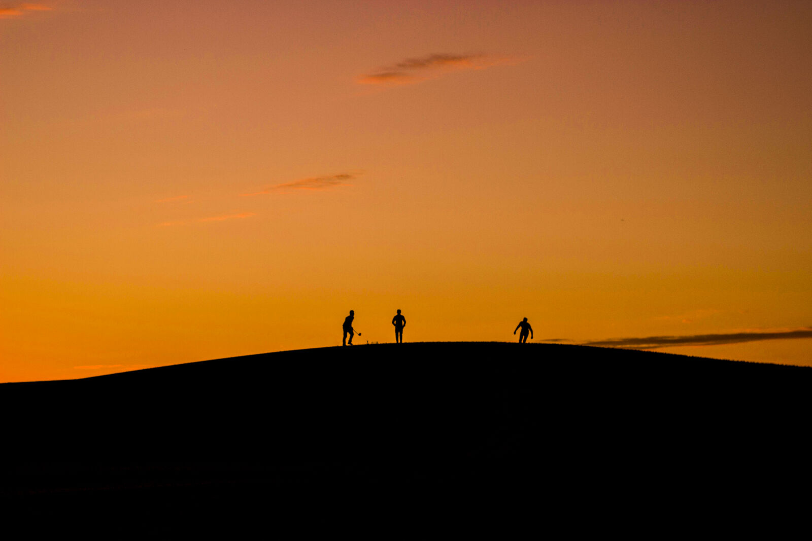 Canon EOS 600D (Rebel EOS T3i / EOS Kiss X5) sample photo. Silhouette, of, 3, people photography