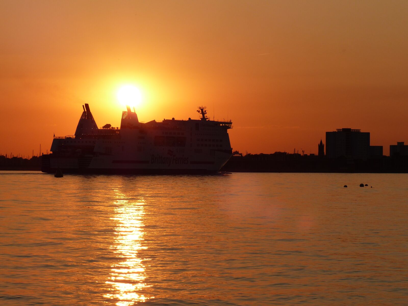 Panasonic Lumix DMC-FZ200 sample photo. Sunset, ferry, seascape photography
