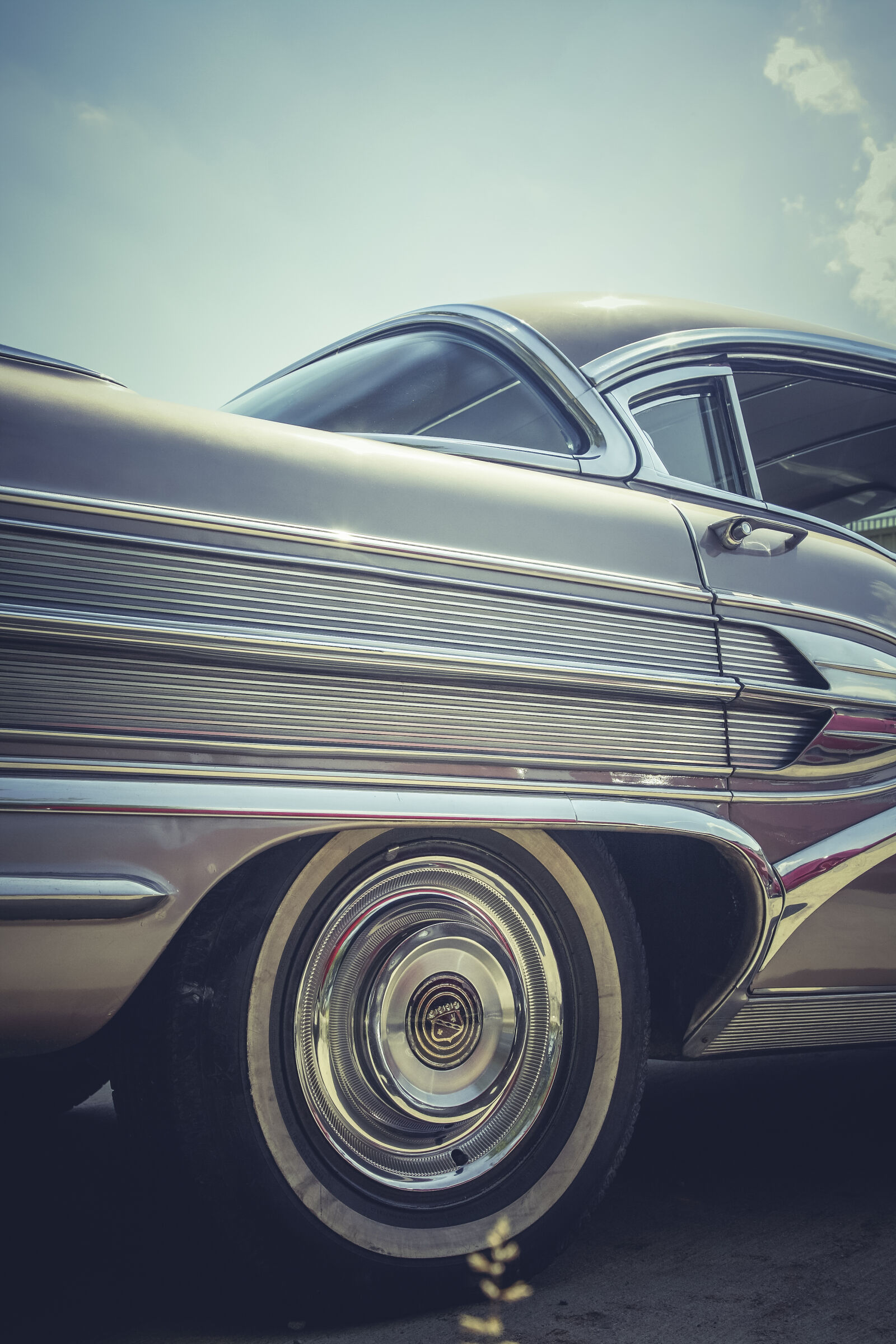 Canon EOS 5D sample photo. Car, vintage, lines, chrome photography