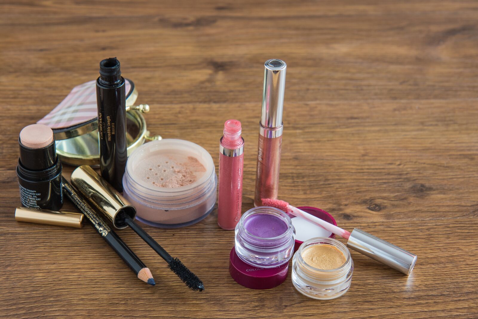Canon EOS 7D Mark II sample photo. Makeup, shadows, rearview mirror photography
