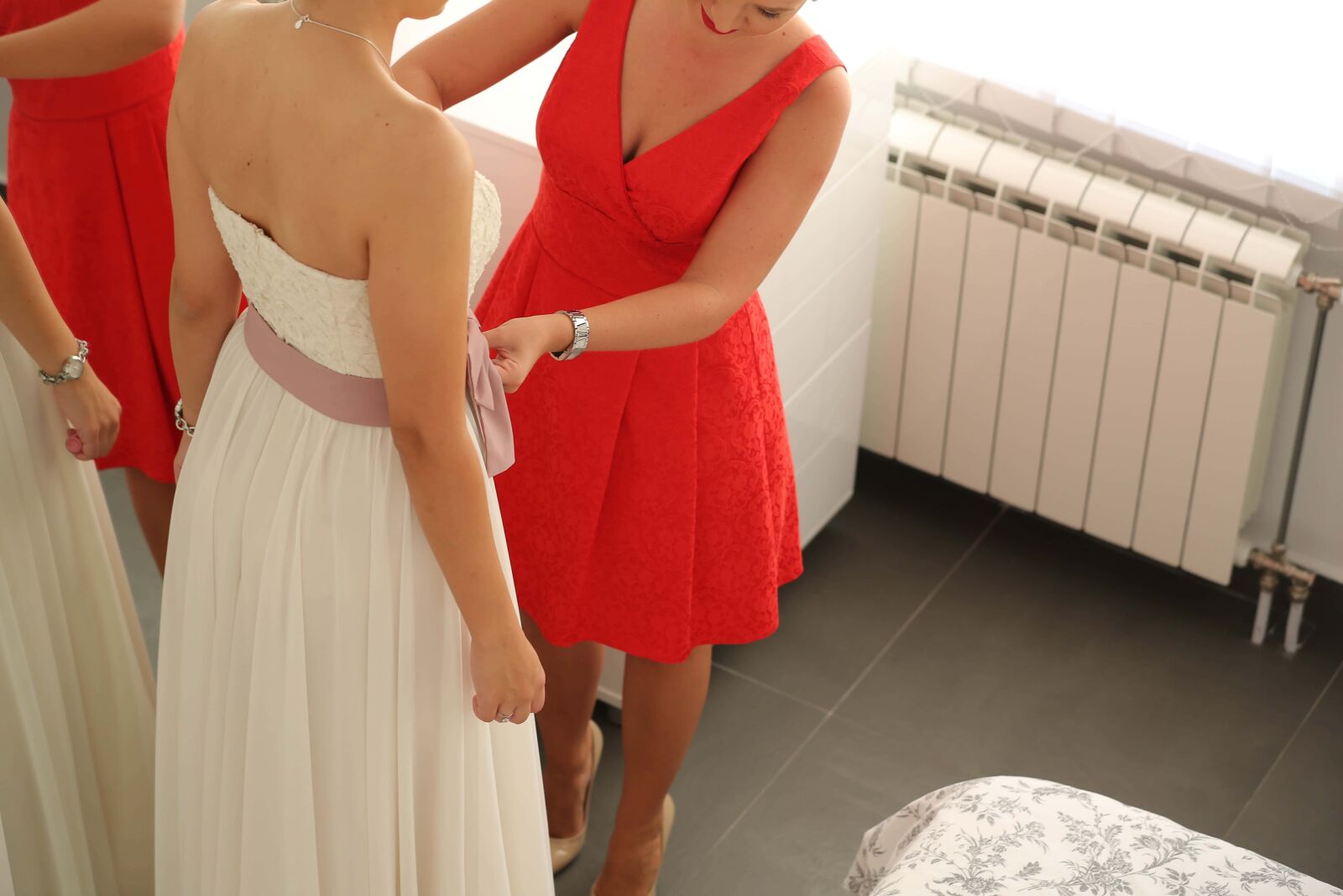 Canon EOS 5D Mark III sample photo. Bride, fashion, friends, friendship photography