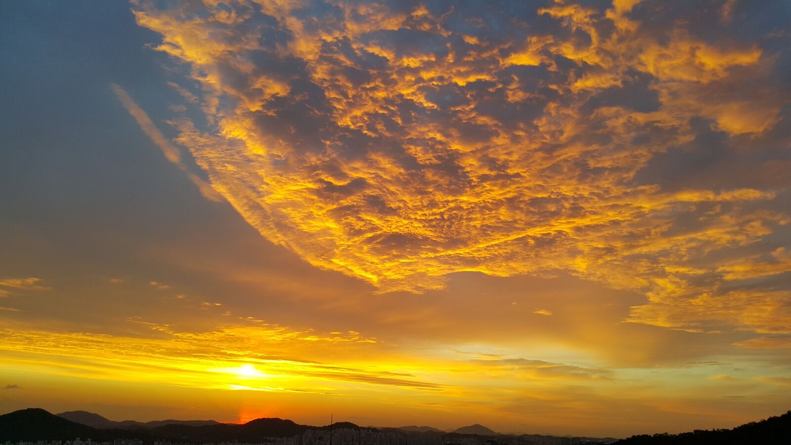 Samsung Galaxy Note4 sample photo. Glow, sky, cloud photography