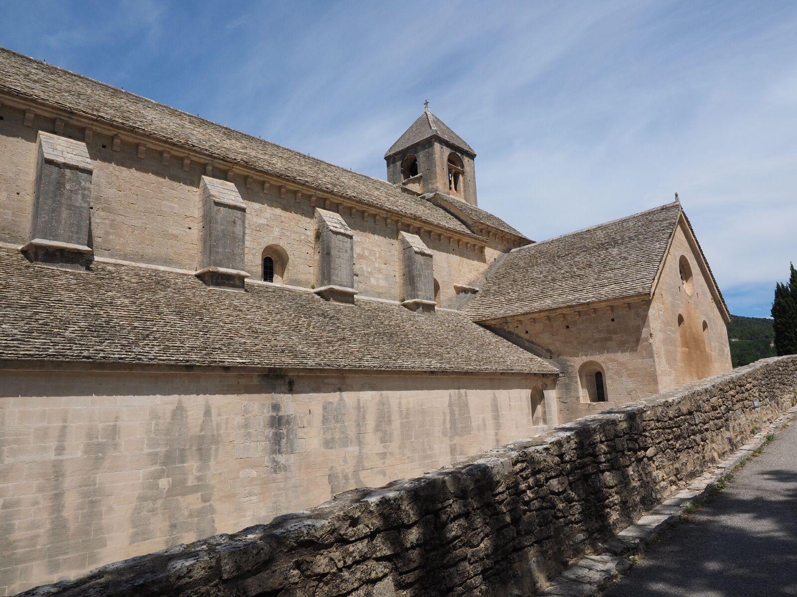 Olympus OM-D E-M1 + Olympus M.Zuiko Digital ED 12-40mm F2.8 Pro sample photo. Abbey church, church, abbaye photography