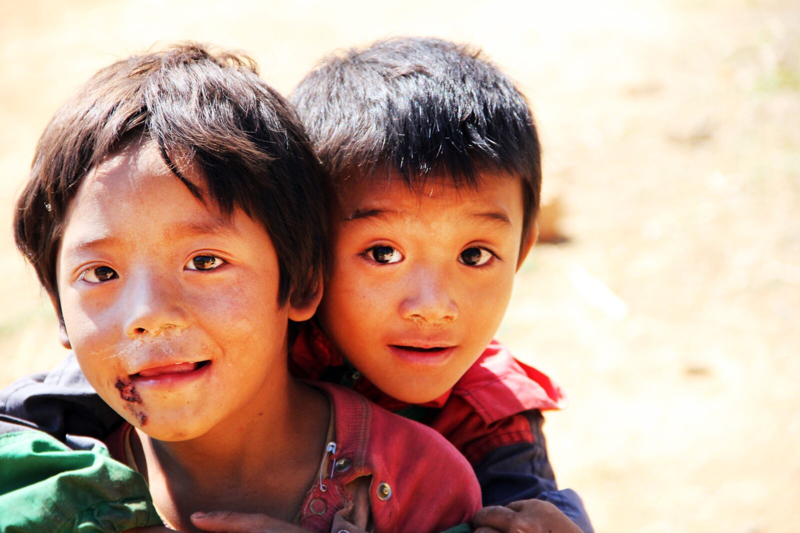 Canon EF-S 18-135mm F3.5-5.6 IS sample photo. Children, cheerful, laugh photography
