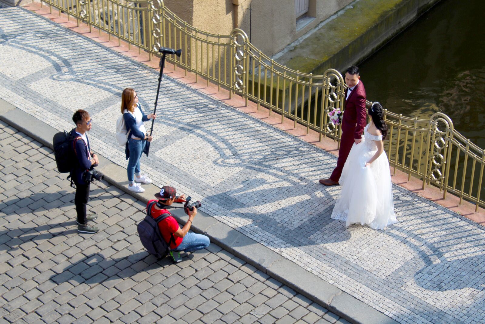 Canon EOS 1300D (EOS Rebel T6 / EOS Kiss X80) sample photo. Bride, prague, groom photography