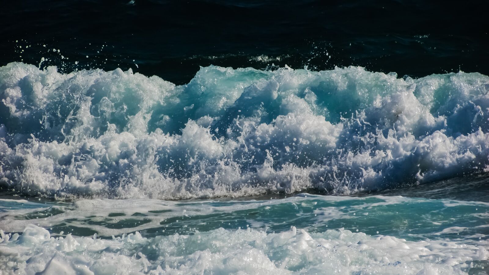 Canon PowerShot SX400 IS sample photo. Wave, smashing, sea photography