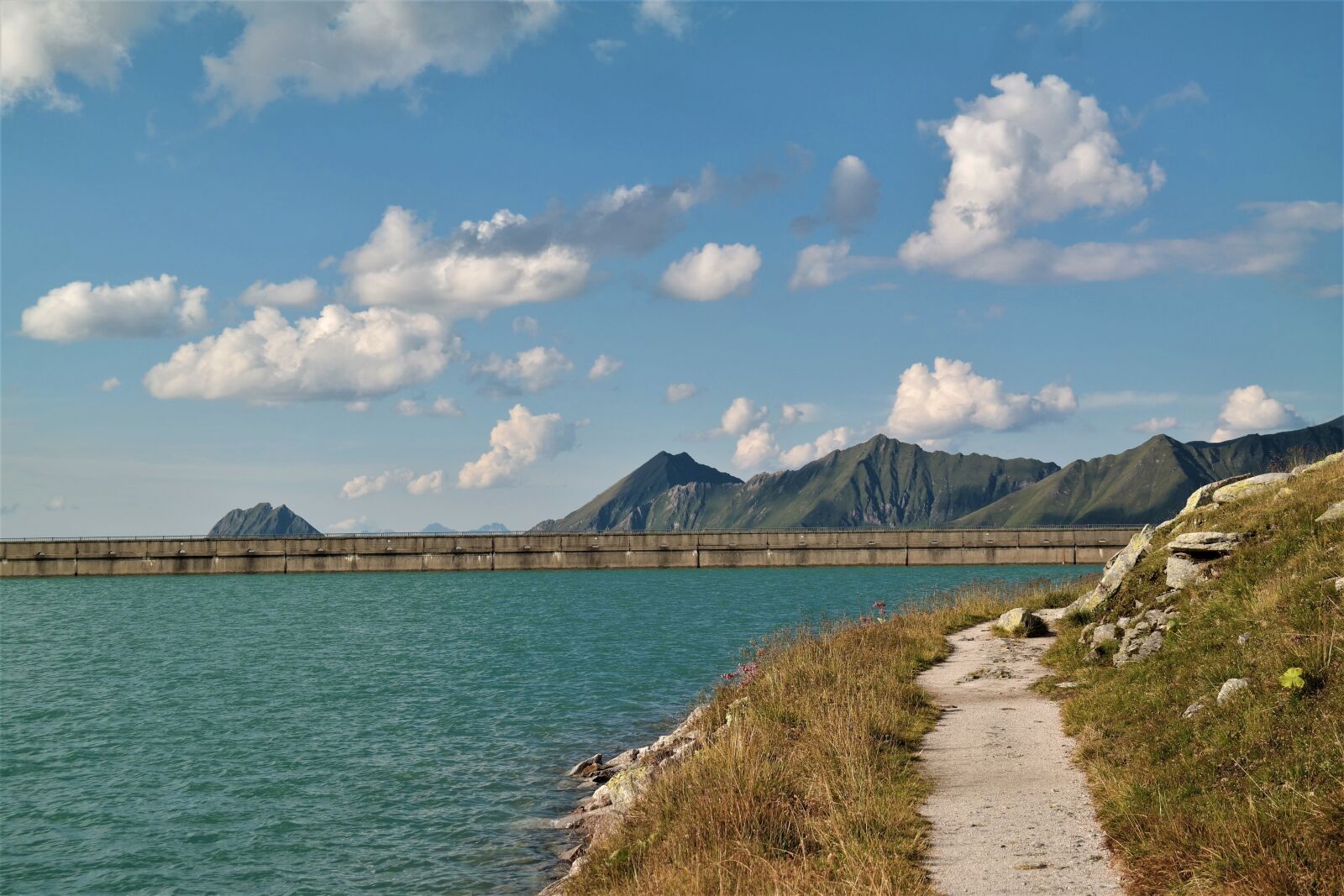 Samsung NX30 + NX 18-55mm F3.5-5.6 sample photo. Reservoir, mountains, landscape photography
