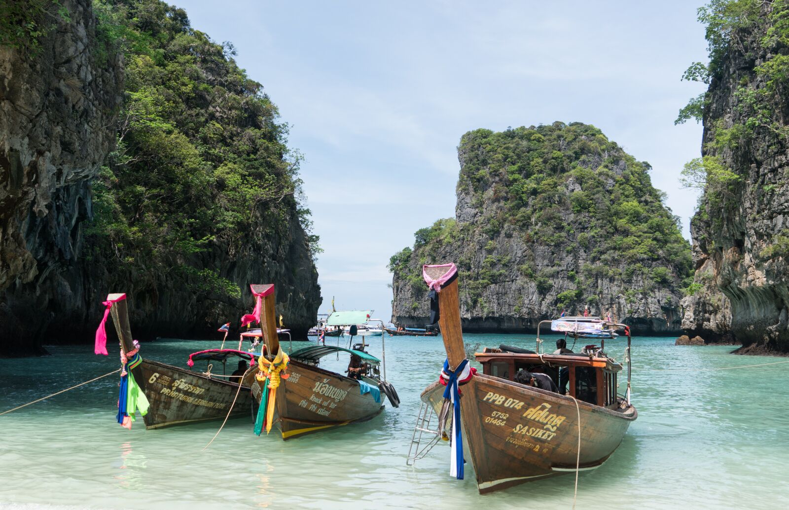 Sony a7R II + Sony FE 24-240mm F3.5-6.3 OSS sample photo. Phuket, phi phi tour photography