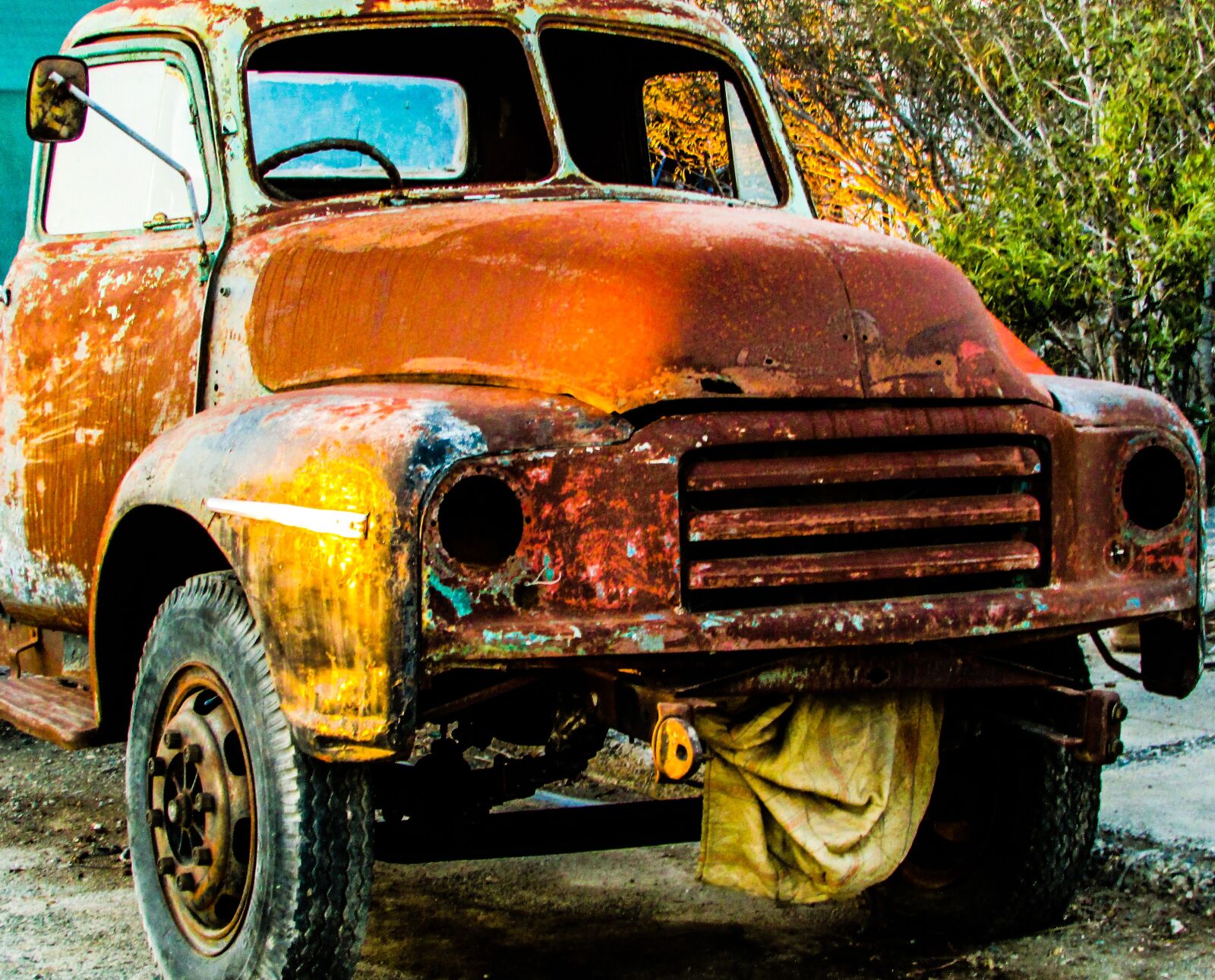 Canon PowerShot SX400 IS sample photo. Truck, rusty, old photography