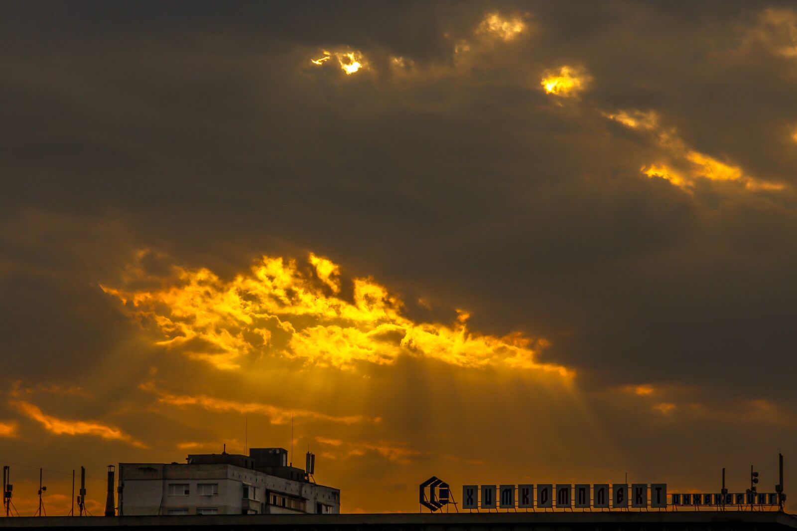 Canon EF-S 17-85mm F4-5.6 IS USM sample photo. Sky, clouds, sunset photography