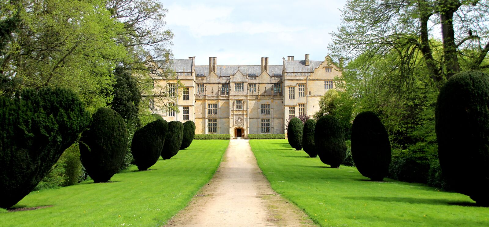 Canon EOS 1300D (EOS Rebel T6 / EOS Kiss X80) sample photo. Manor house, country estate photography