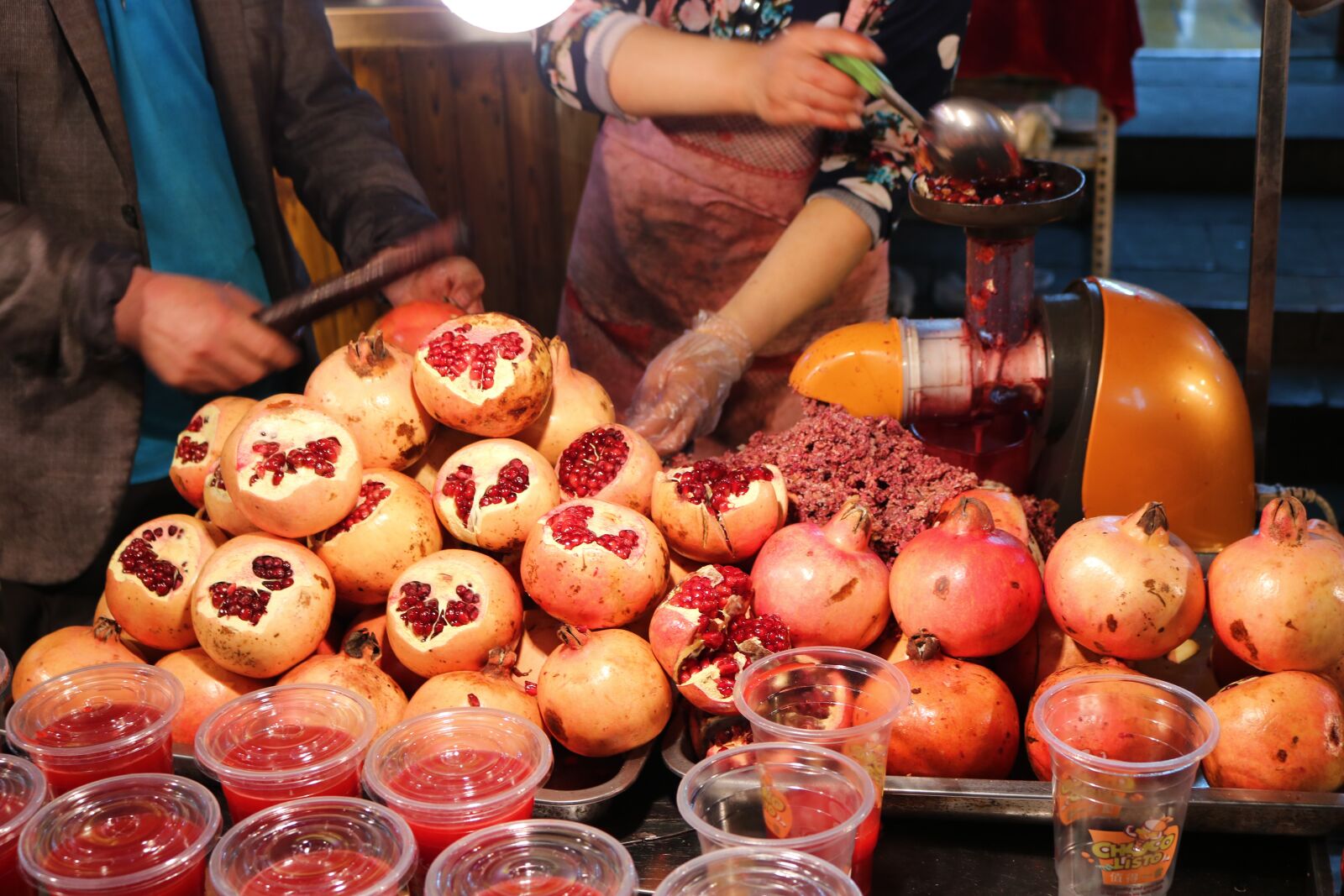 Canon EOS 750D (EOS Rebel T6i / EOS Kiss X8i) sample photo. Pomegranate, gourmet, warmth photography
