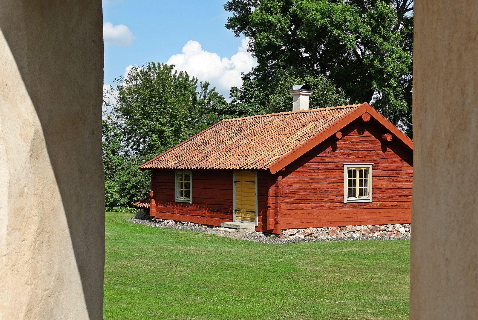 Sony Cyber-shot DSC-HX300 sample photo. Red cottage, old cottage photography