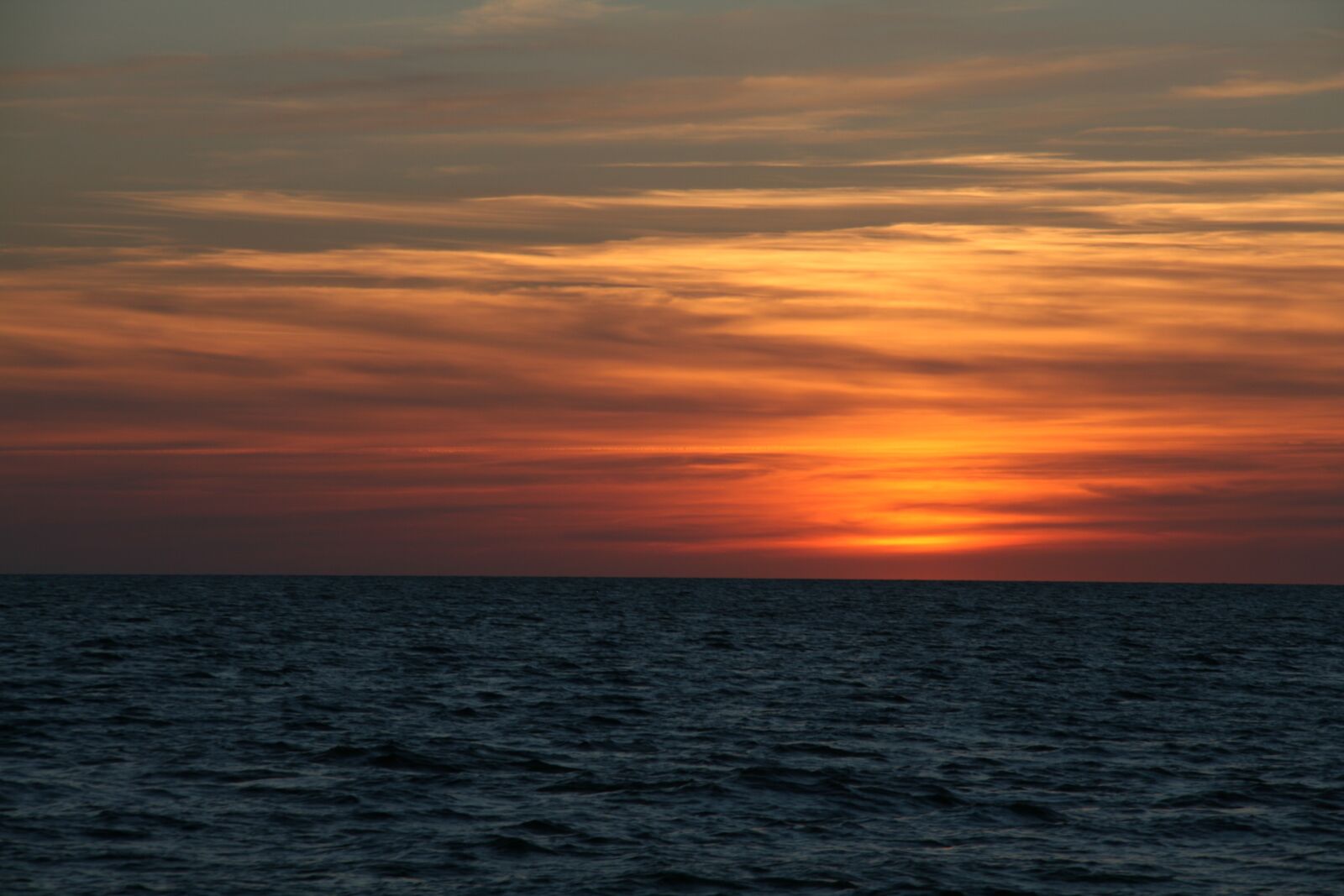 Canon EOS 400D (EOS Digital Rebel XTi / EOS Kiss Digital X) sample photo. Sunset, sea, sky photography