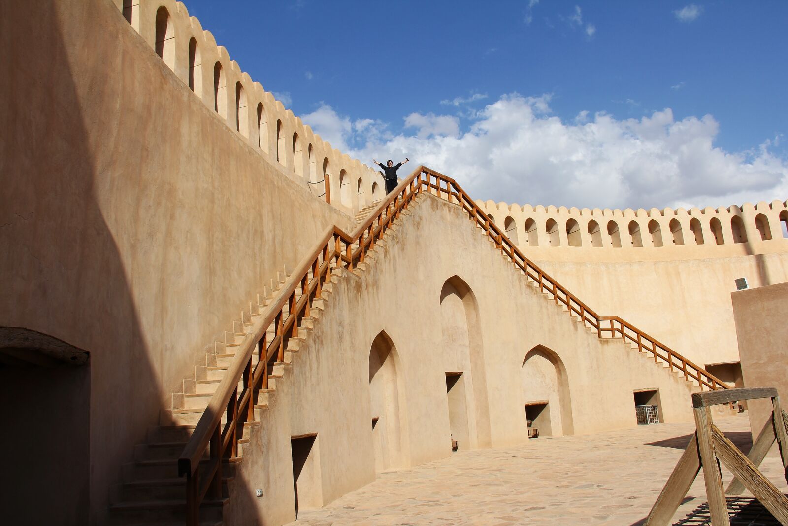 Canon EF-S 18-200mm F3.5-5.6 IS sample photo. Nizwa fort, fort, oman photography