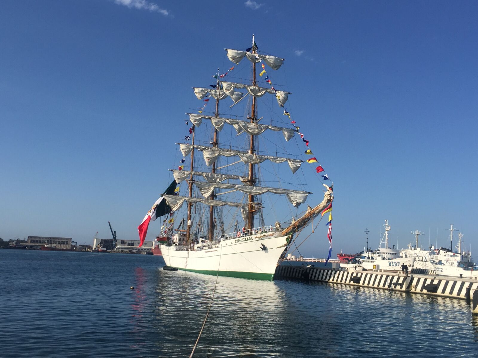 iPhone 6 back camera 4.15mm f/2.2 sample photo. Buque, cuauhtémoc, boat photography