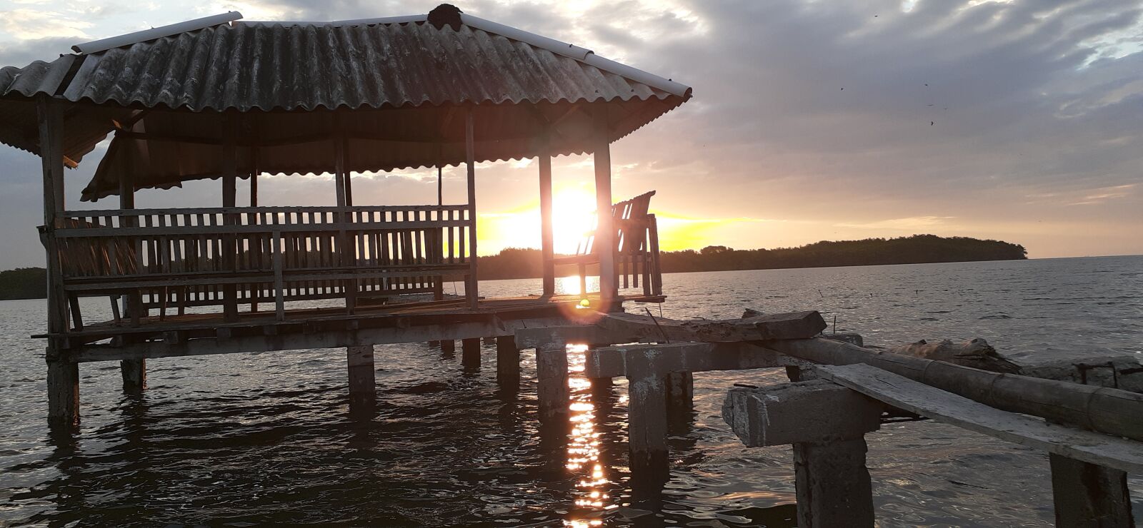 Samsung Galaxy A20 sample photo. Sunset, spring, bridge photography