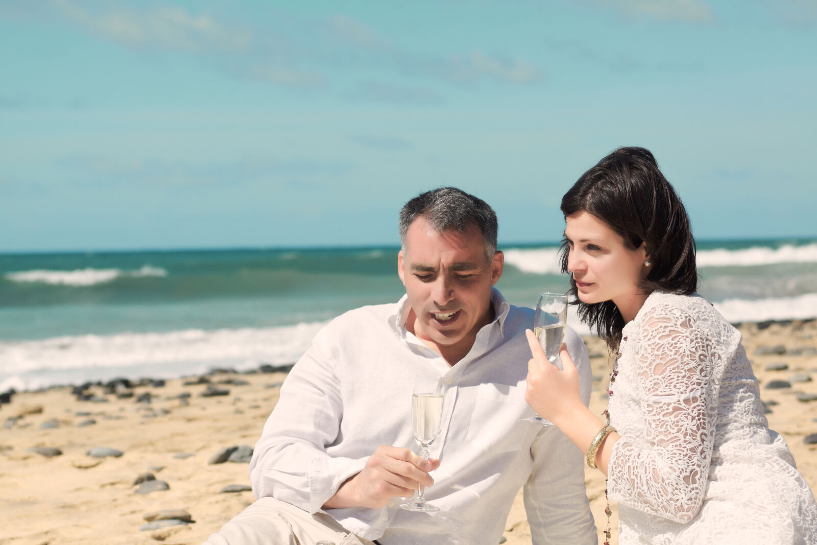 Canon EOS 50D sample photo. Adult, affectionate, alcohol, beach photography