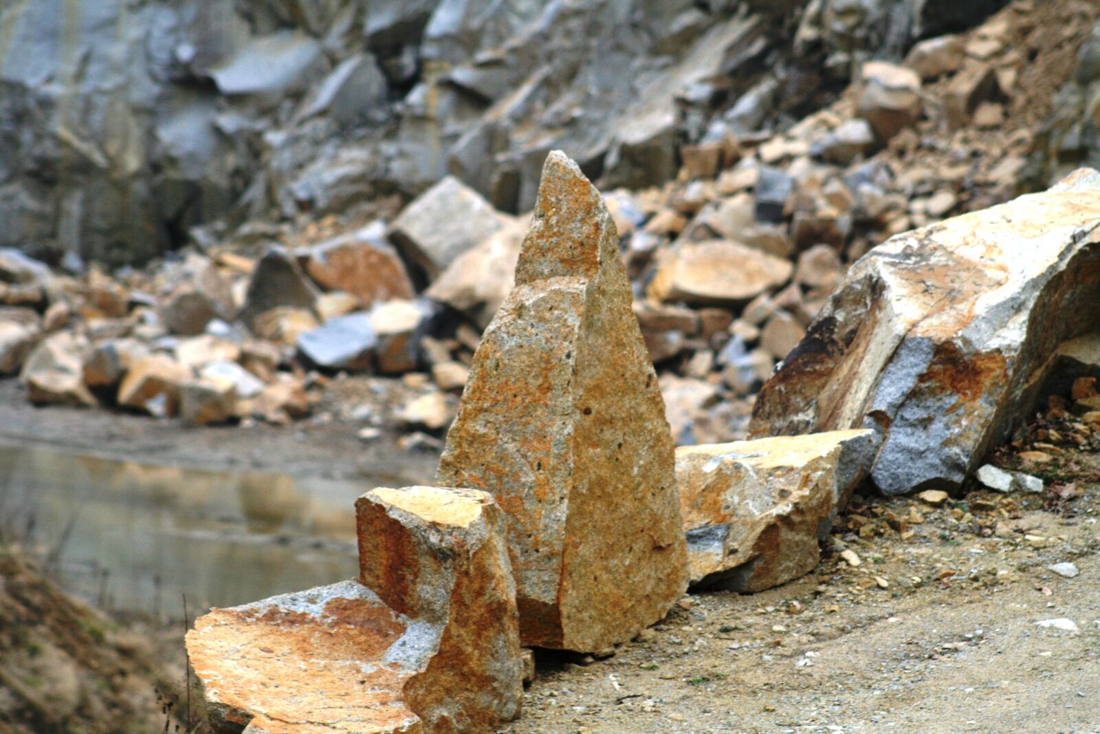 Canon EOS 350D (EOS Digital Rebel XT / EOS Kiss Digital N) sample photo. Granite, quarry, rock photography