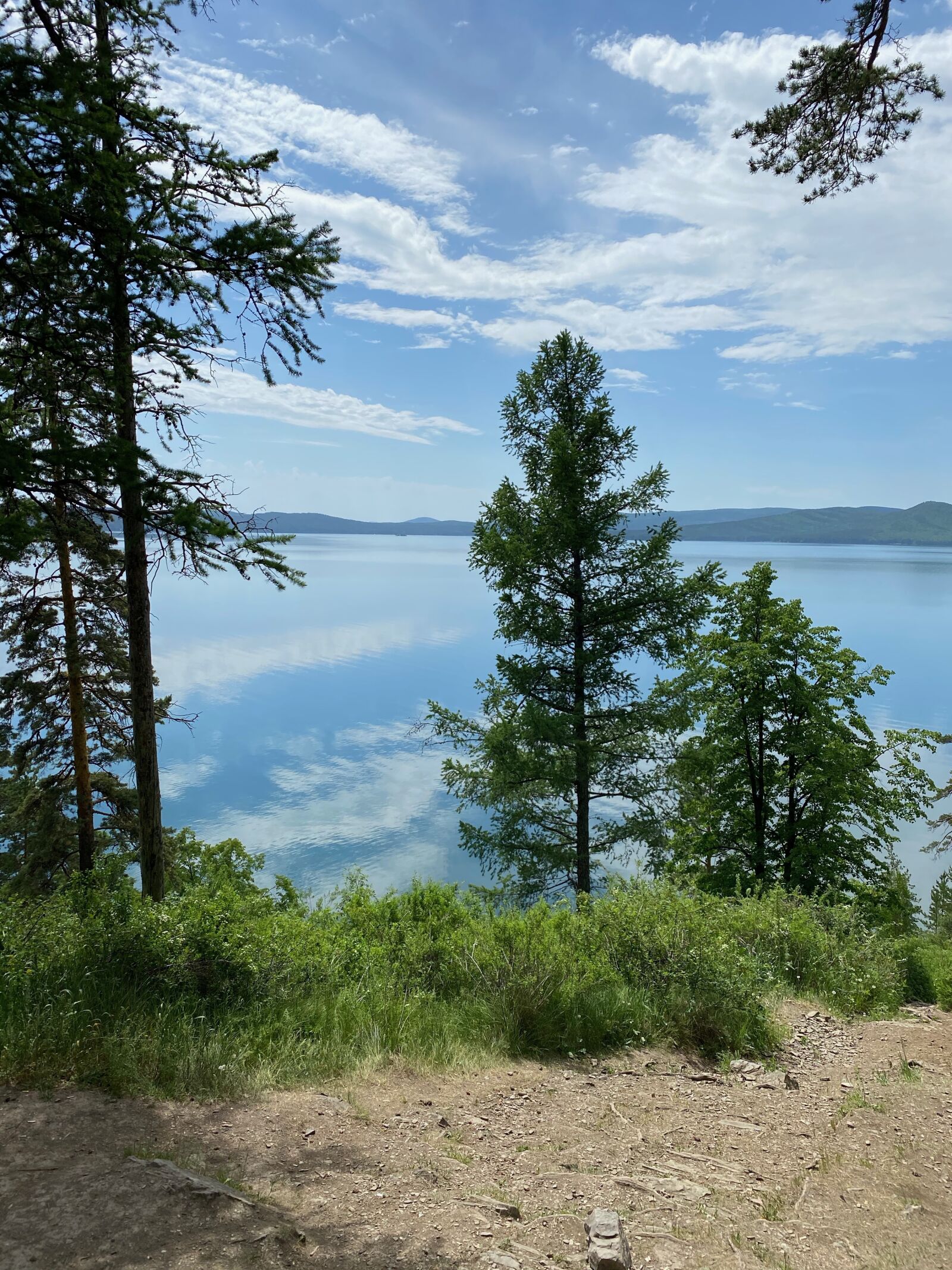 Apple iPhone 11 Pro sample photo. Forest, lake, mountains photography