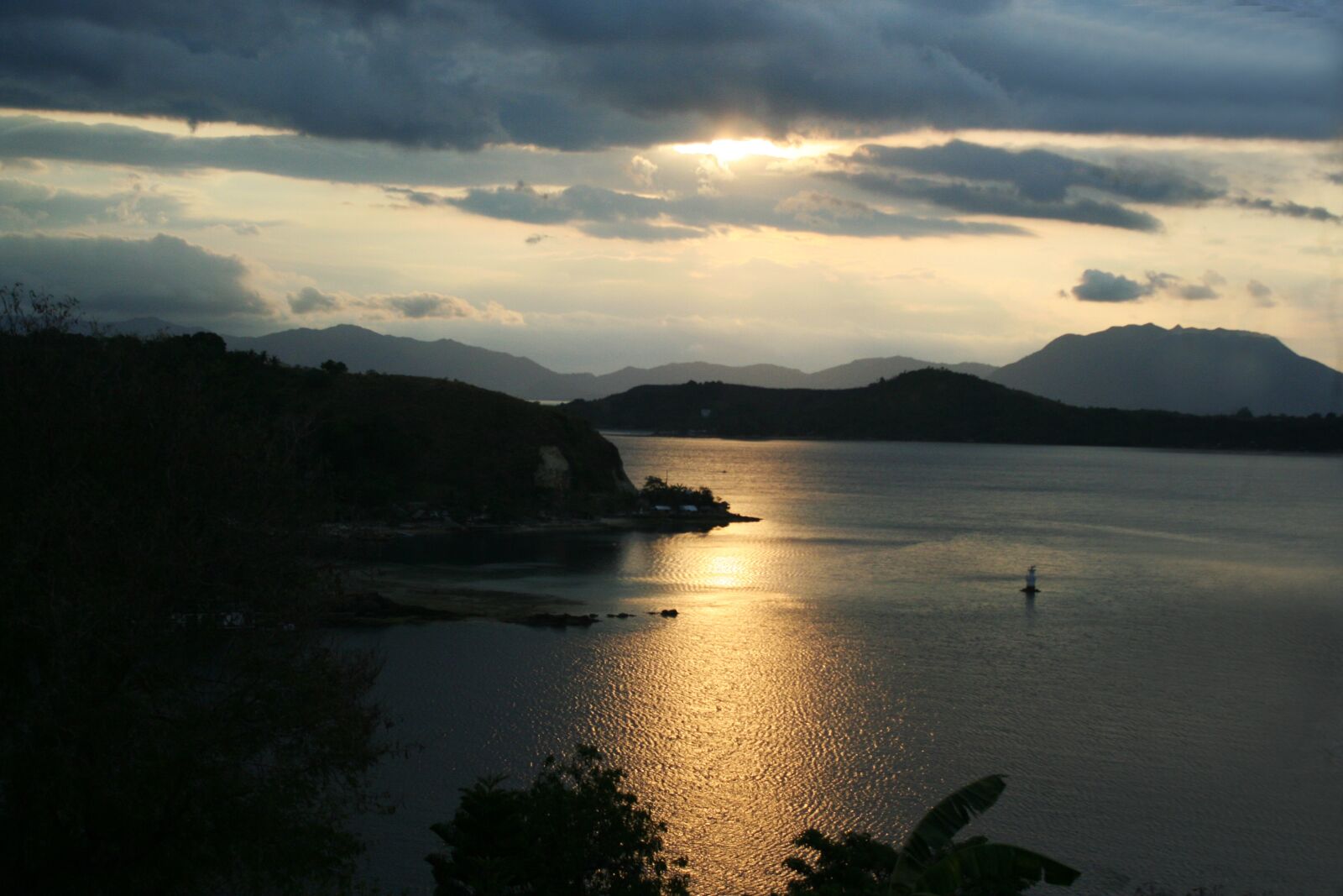 Canon EOS 350D (EOS Digital Rebel XT / EOS Kiss Digital N) sample photo. Sunset, cloudy sky, cloudy photography