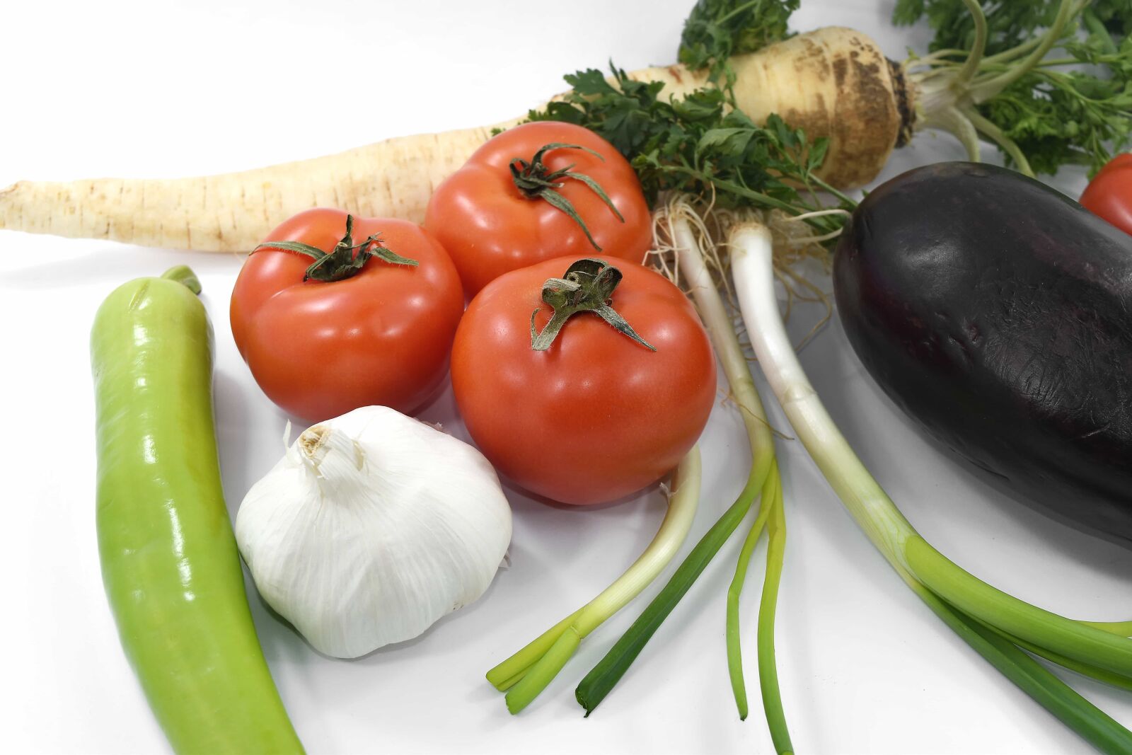 Nikon D5500 sample photo. Chives, eggplant, garlic, leek photography