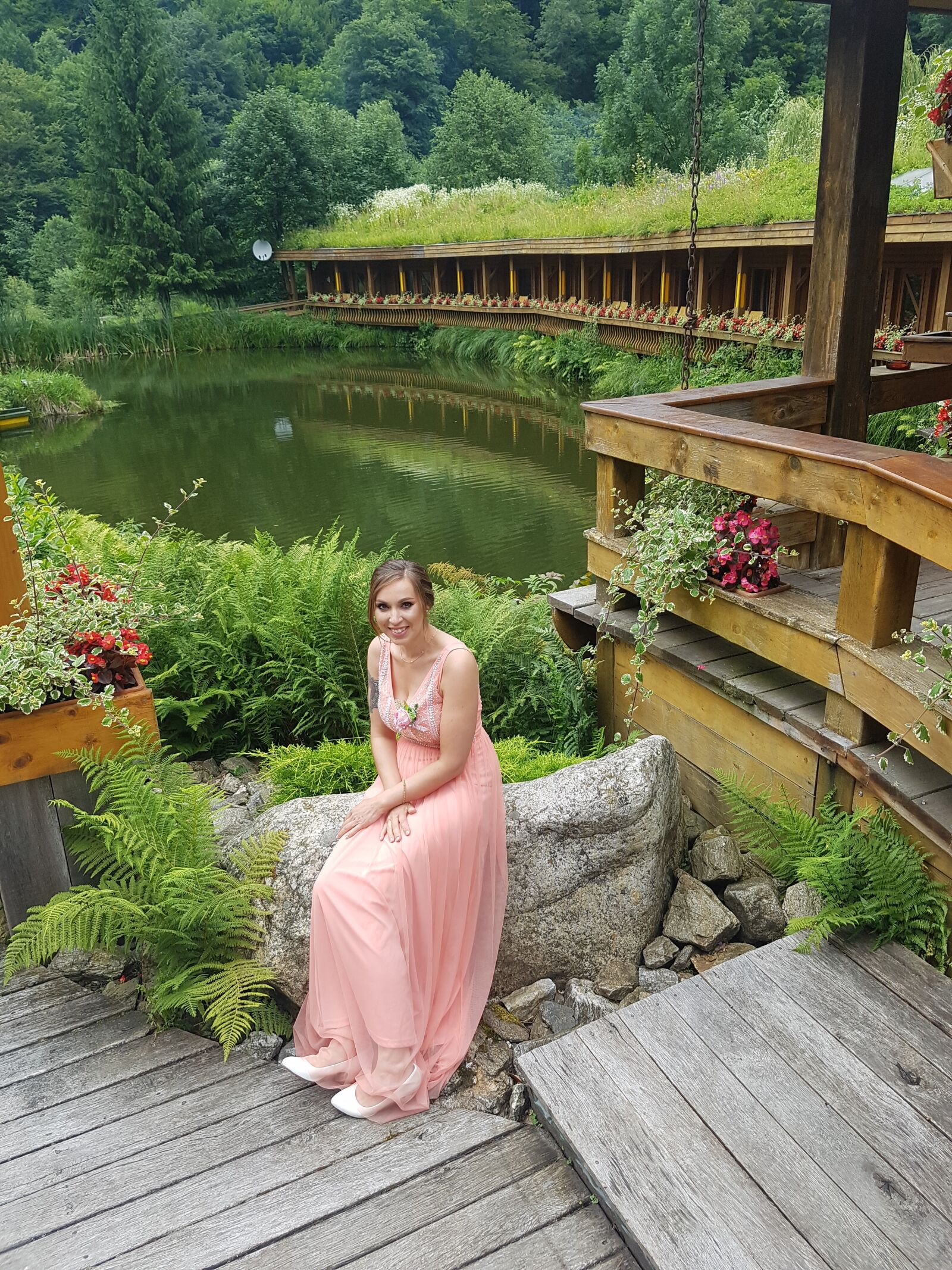 Samsung Galaxy S7 sample photo. Woman, pretty, water photography