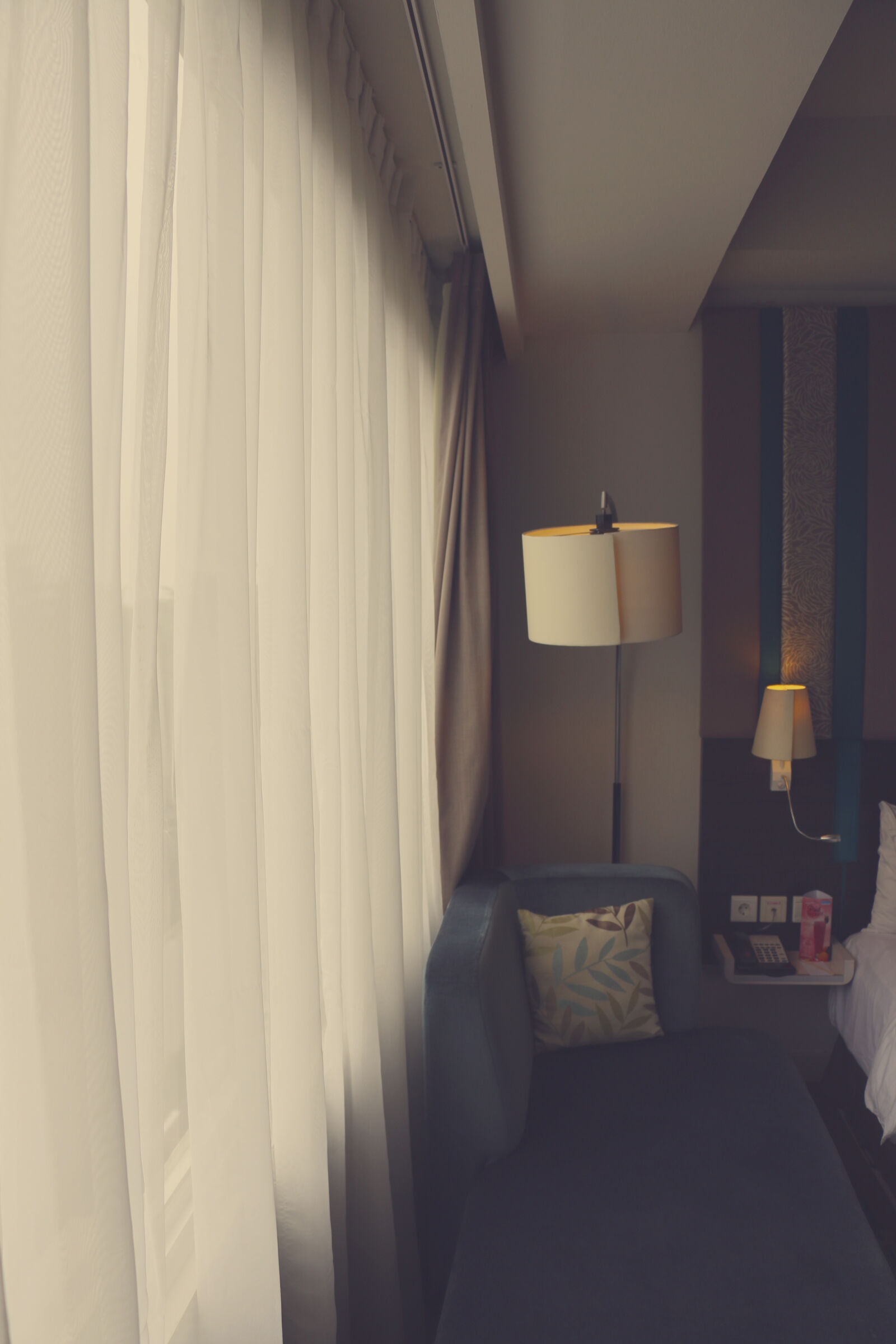 Canon EOS 70D sample photo. Apartment, bed, curtain, faded photography