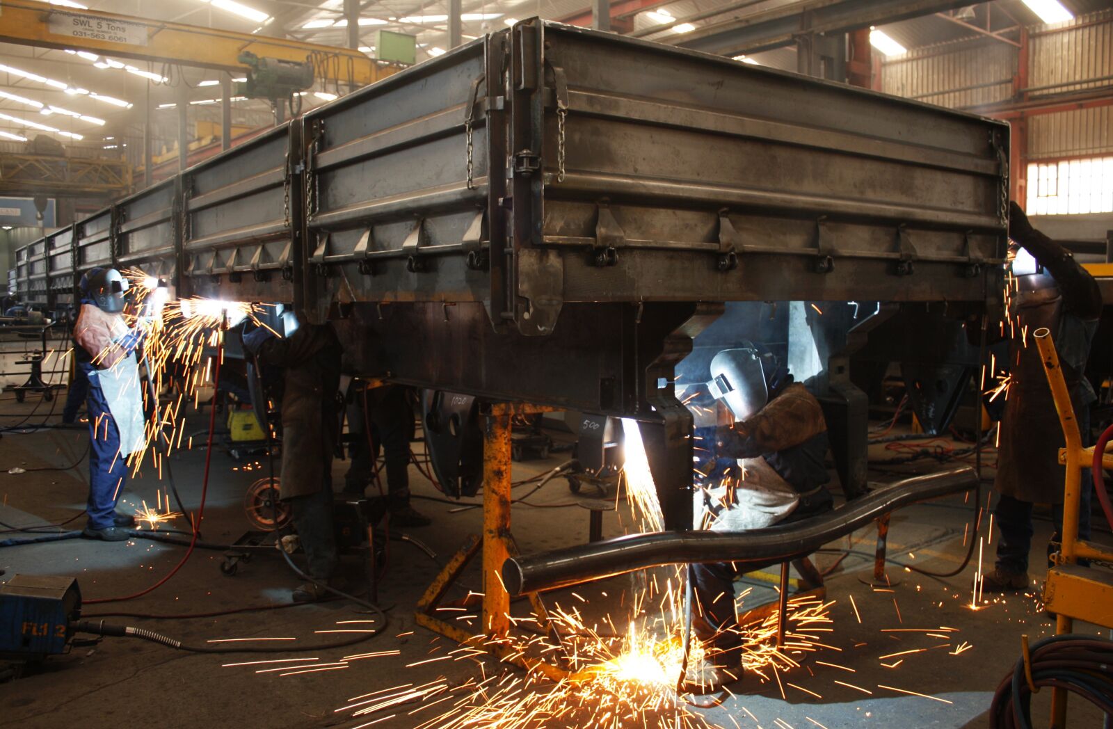 Canon EOS 450D (EOS Rebel XSi / EOS Kiss X2) sample photo. People, grinder, industry photography