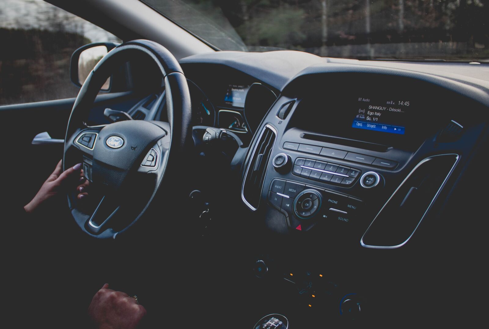 Canon EOS 1300D (EOS Rebel T6 / EOS Kiss X80) sample photo. Cars, steering wheel, interior photography