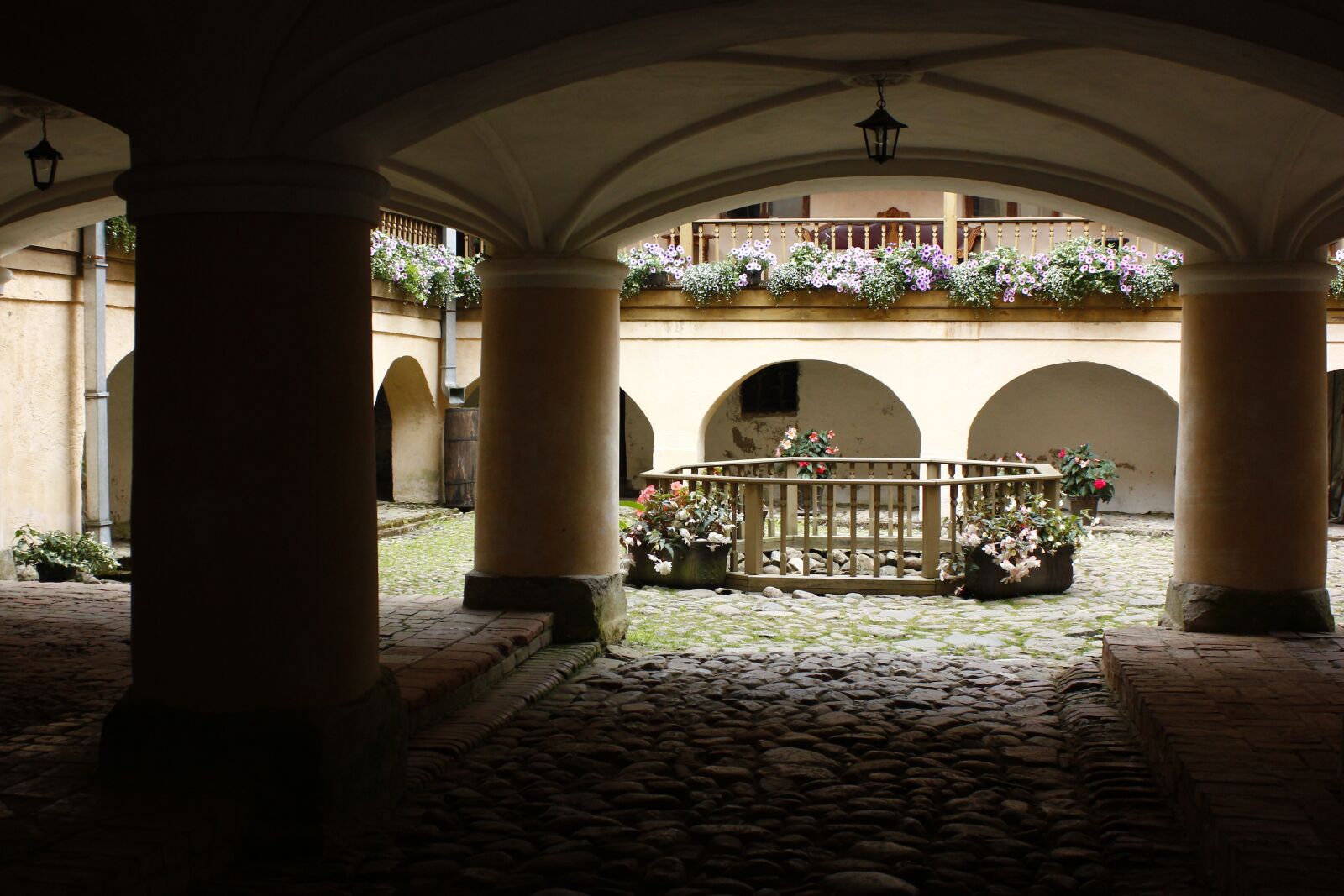 Canon EOS 550D (EOS Rebel T2i / EOS Kiss X4) sample photo. Architecture, travel, castle photography