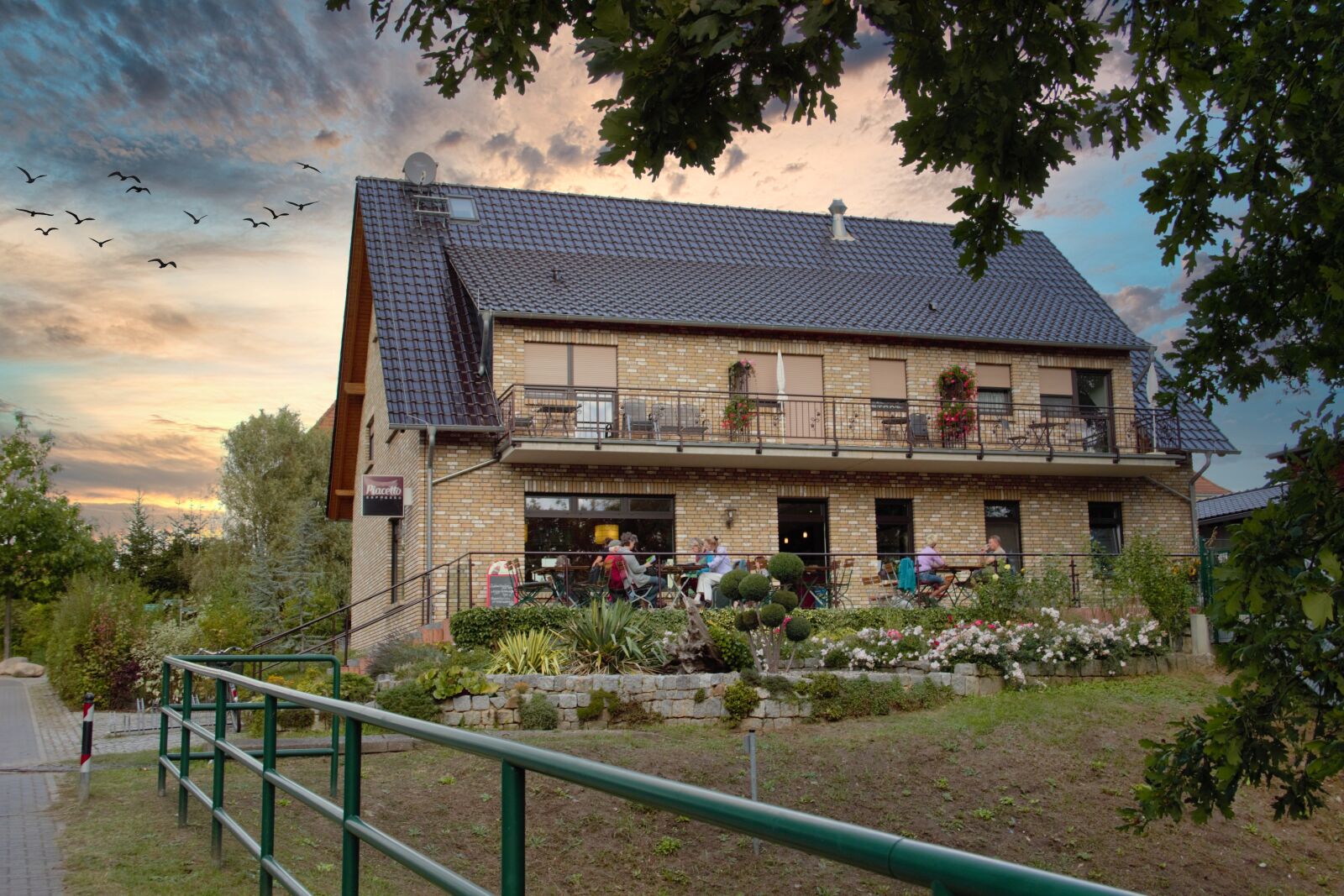 Canon EOS 600D (Rebel EOS T3i / EOS Kiss X5) sample photo. Cafe, vineyard road, templin photography