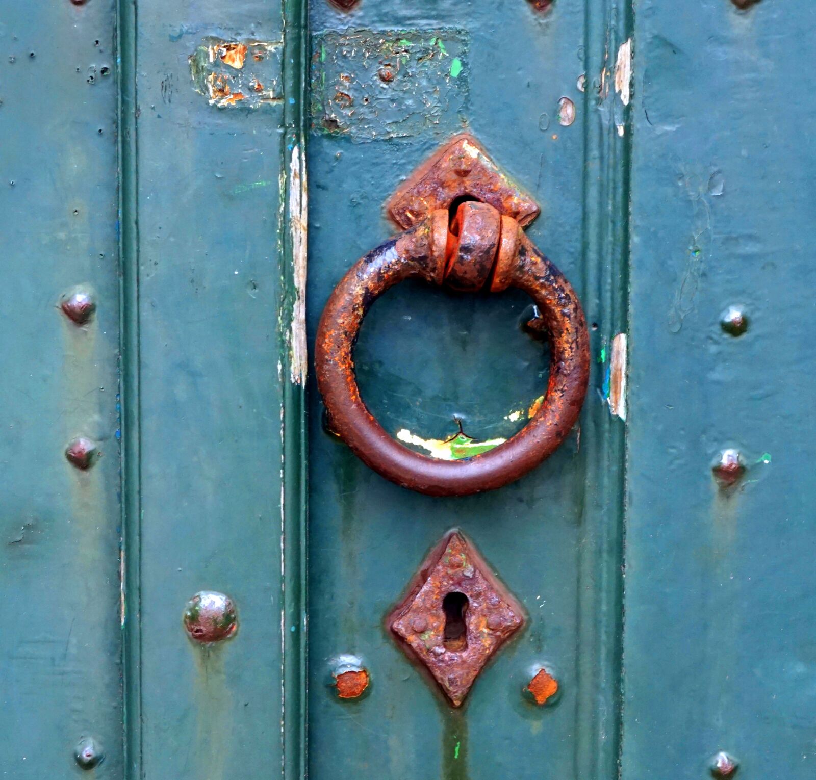 Sony Alpha a5000 (ILCE 5000) sample photo. Castle, antique, door photography