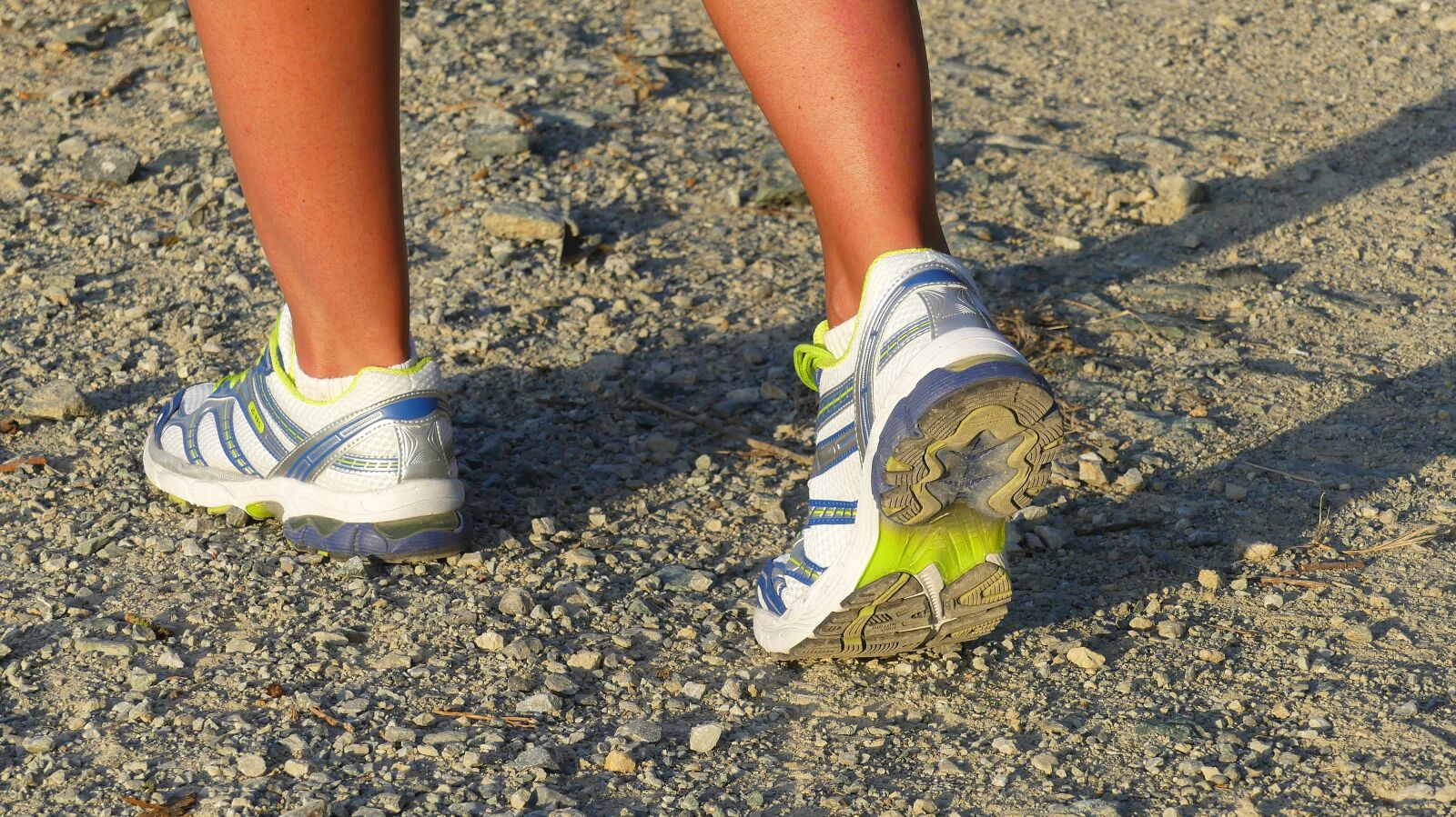 Panasonic Lumix DMC-FZ300 sample photo. Running shoes, run, sole photography
