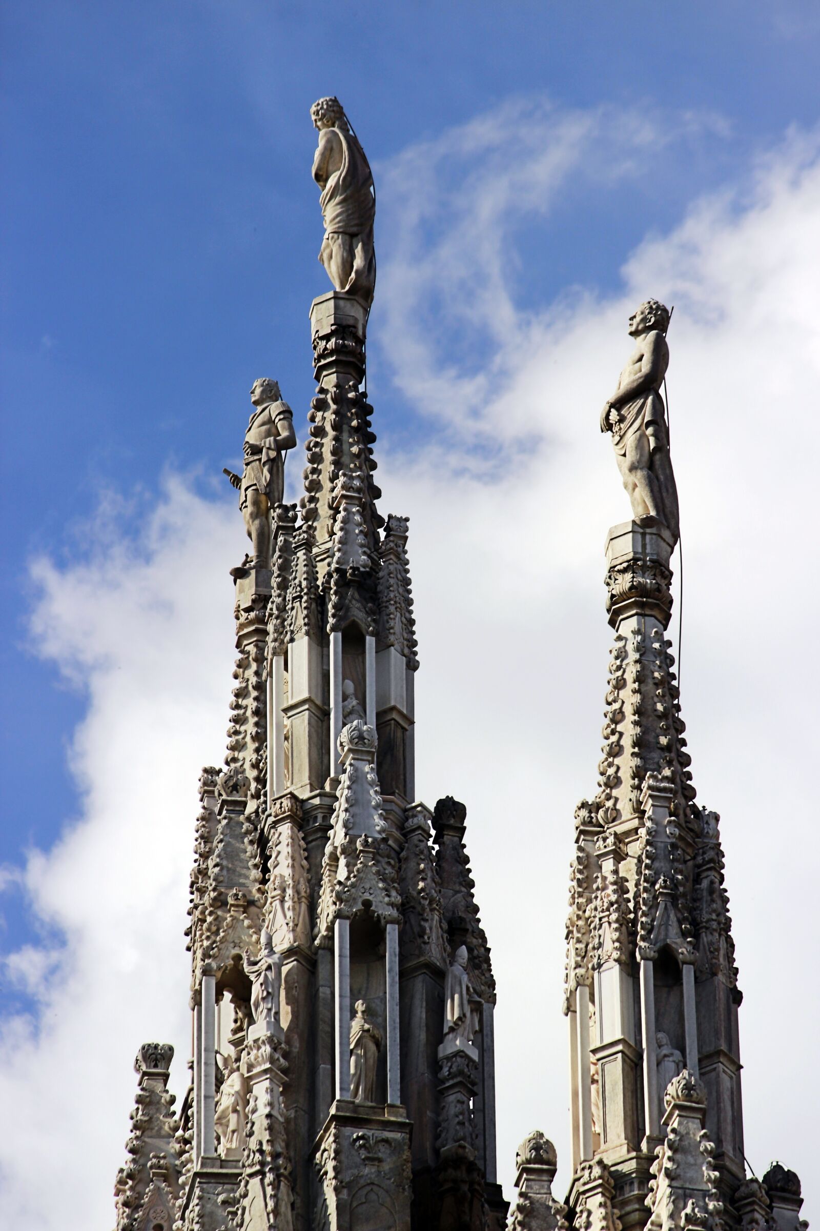 Canon EF-S 55-250mm F4-5.6 IS II sample photo. Pinnacle, cathedral, milan photography