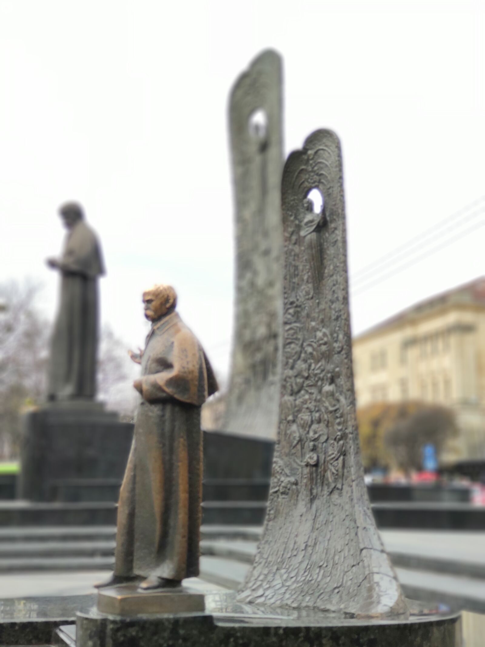 Xiaomi Mi 9 SE sample photo. Lviv, ukraine, statue photography