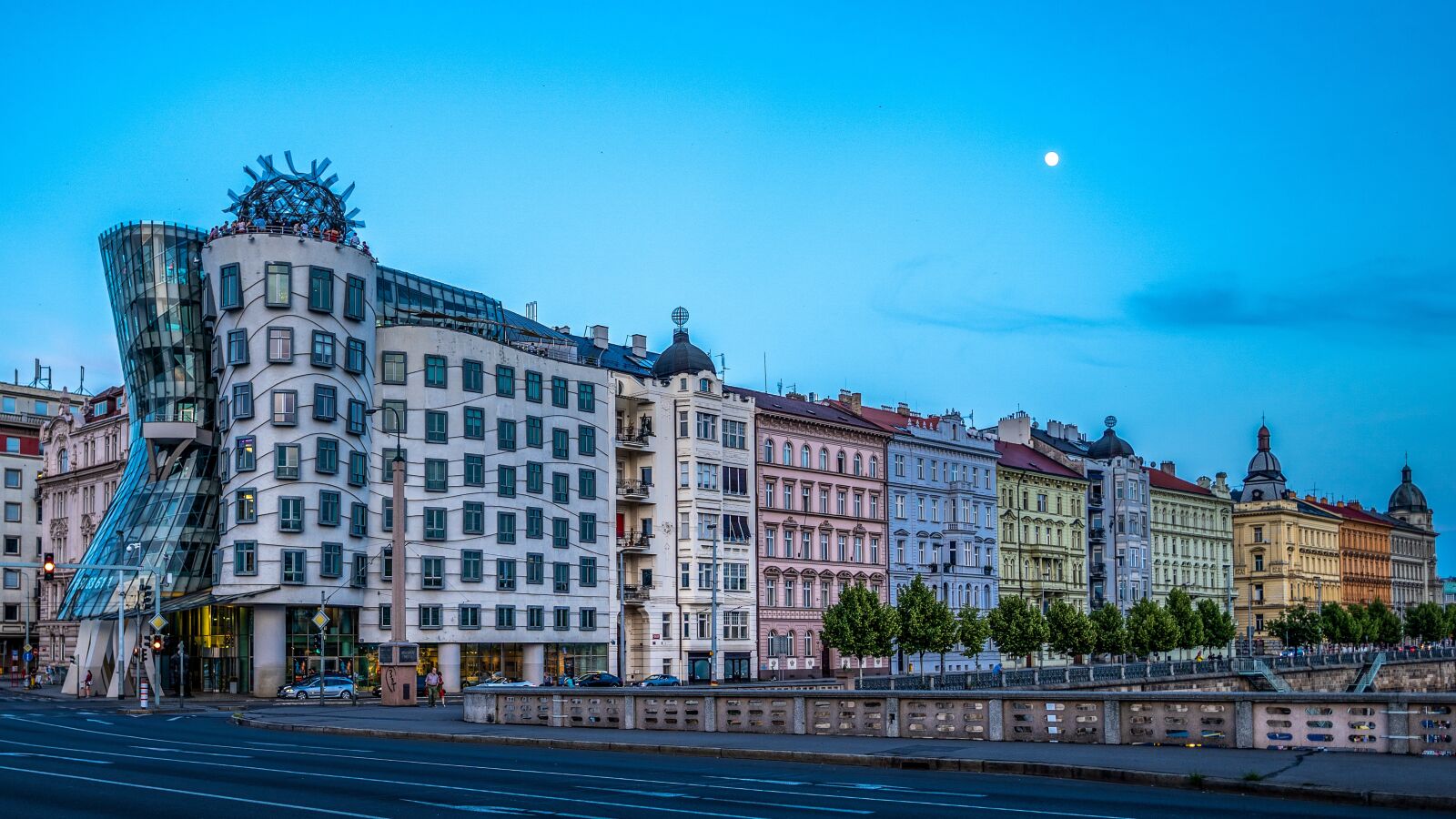 Sony a7 III + Sigma 24mm F1.4 DG HSM Art sample photo. Prague, dancing house, architecture photography