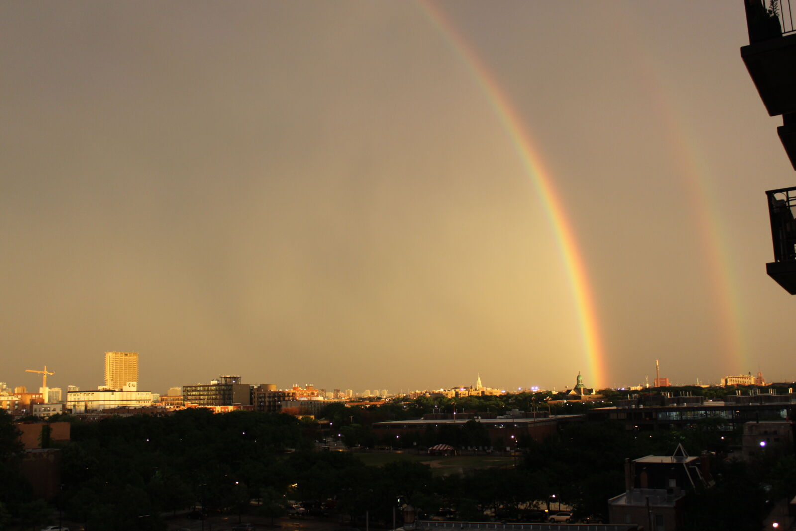 Canon EOS 50D + Canon EF-S 18-55mm F3.5-5.6 IS sample photo. Chicago, double, rainbow photography