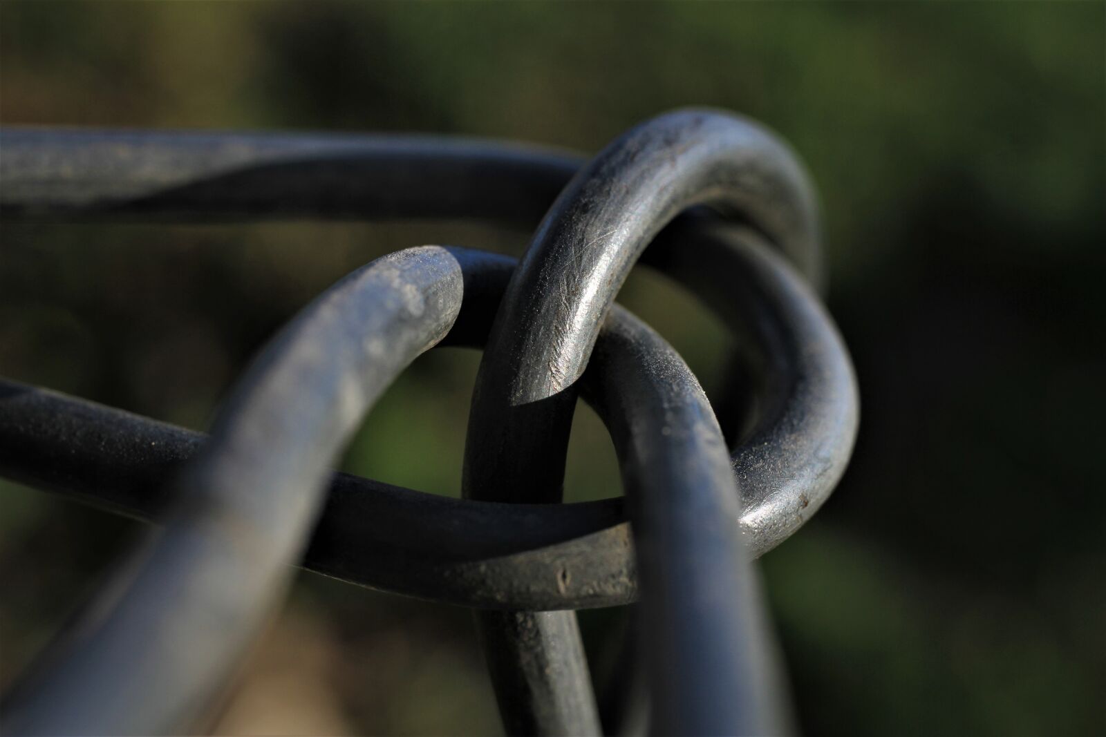 Canon EF-S 35mm F2.8 Macro IS STM sample photo. Fixing, connection, metal photography