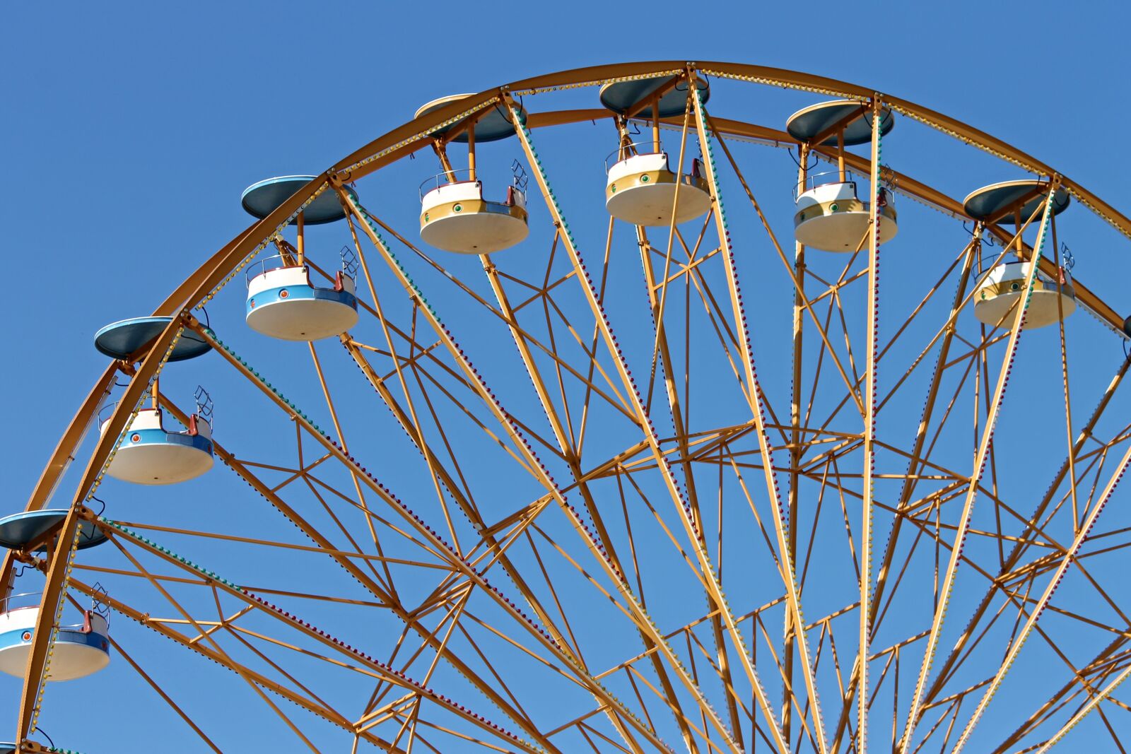 Canon EOS 1100D (EOS Rebel T3 / EOS Kiss X50) sample photo. Ferris wheel, pleasure, year photography