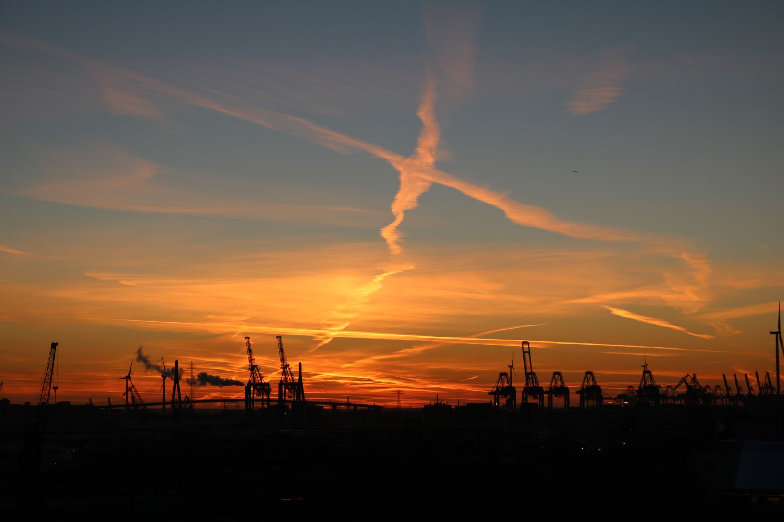 Canon EOS 750D (EOS Rebel T6i / EOS Kiss X8i) sample photo. Landscape format, hamburg, port photography