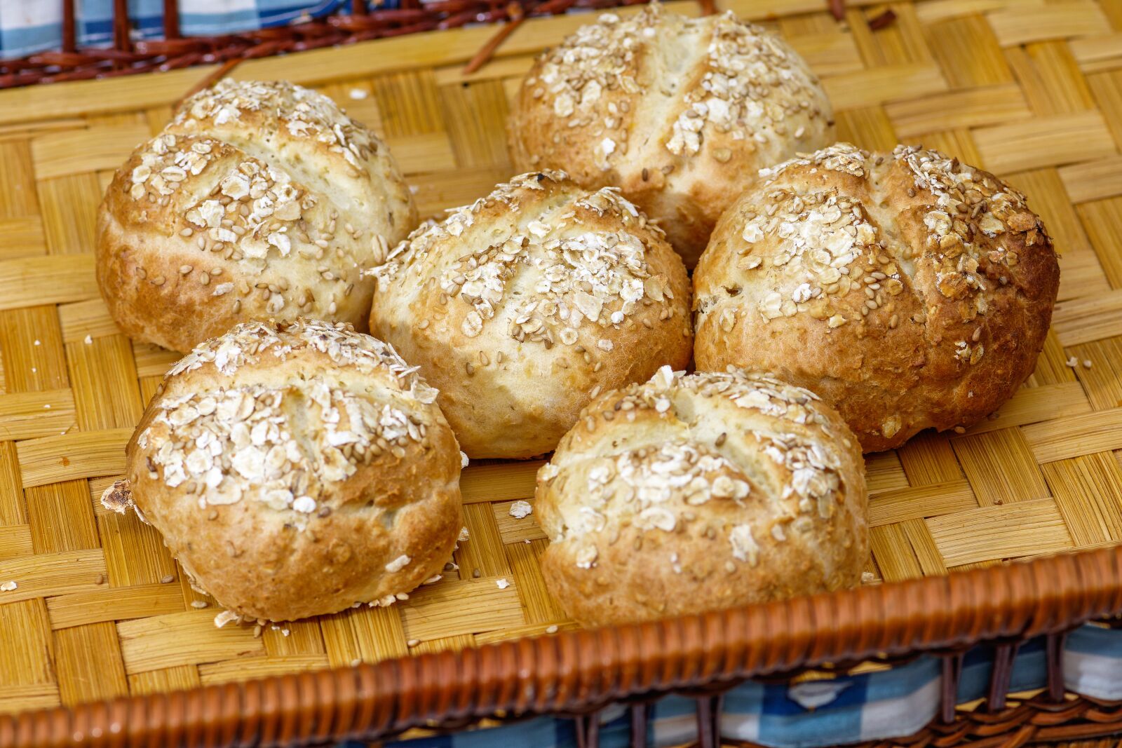 Nikon D7200 sample photo. Roll, oats, bake photography