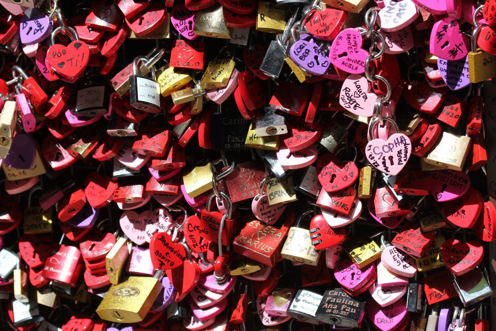 Canon EOS 550D (EOS Rebel T2i / EOS Kiss X4) sample photo. Hearts, padlock, love photography