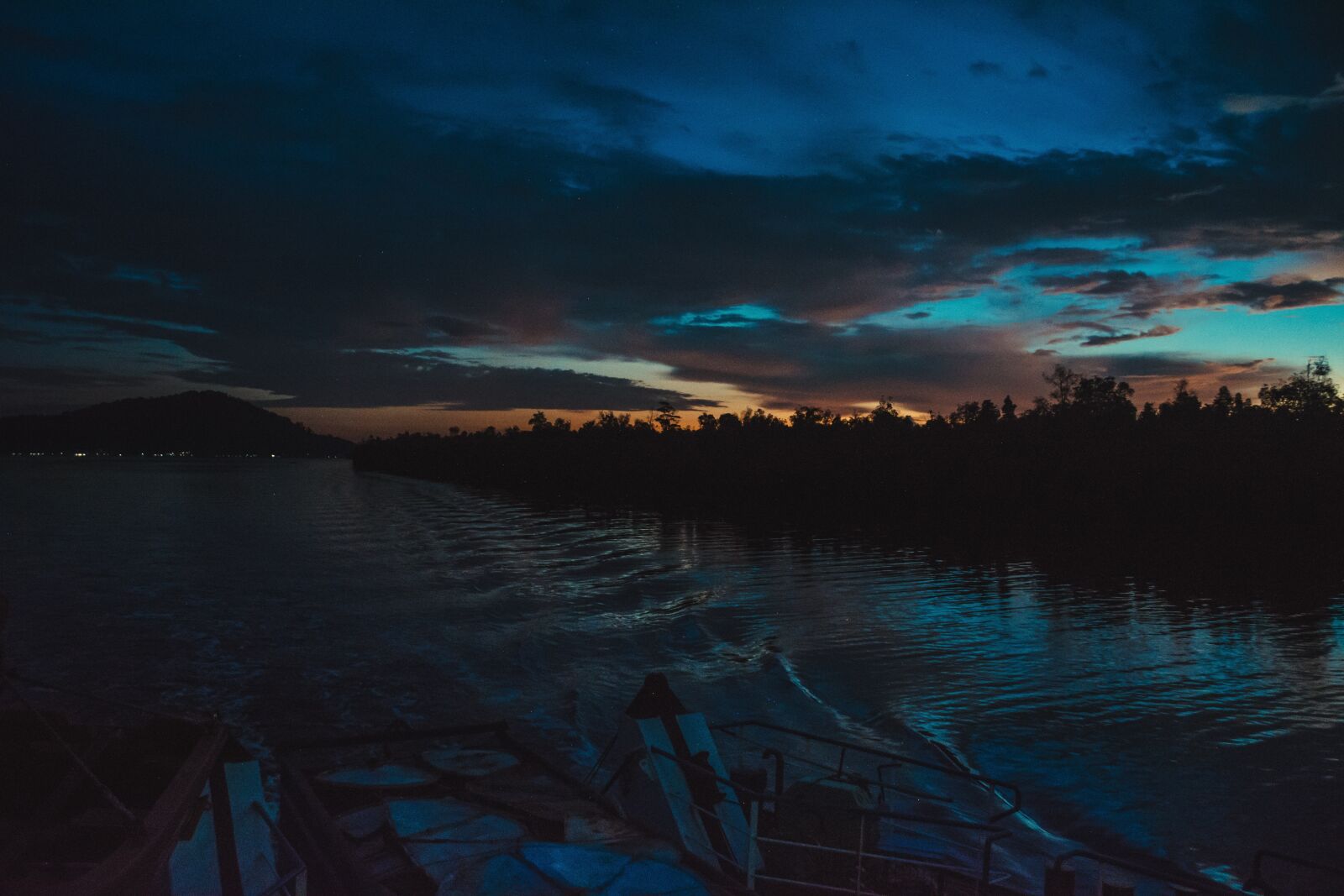 Nikon D5200 sample photo. River, gold, sunset photography