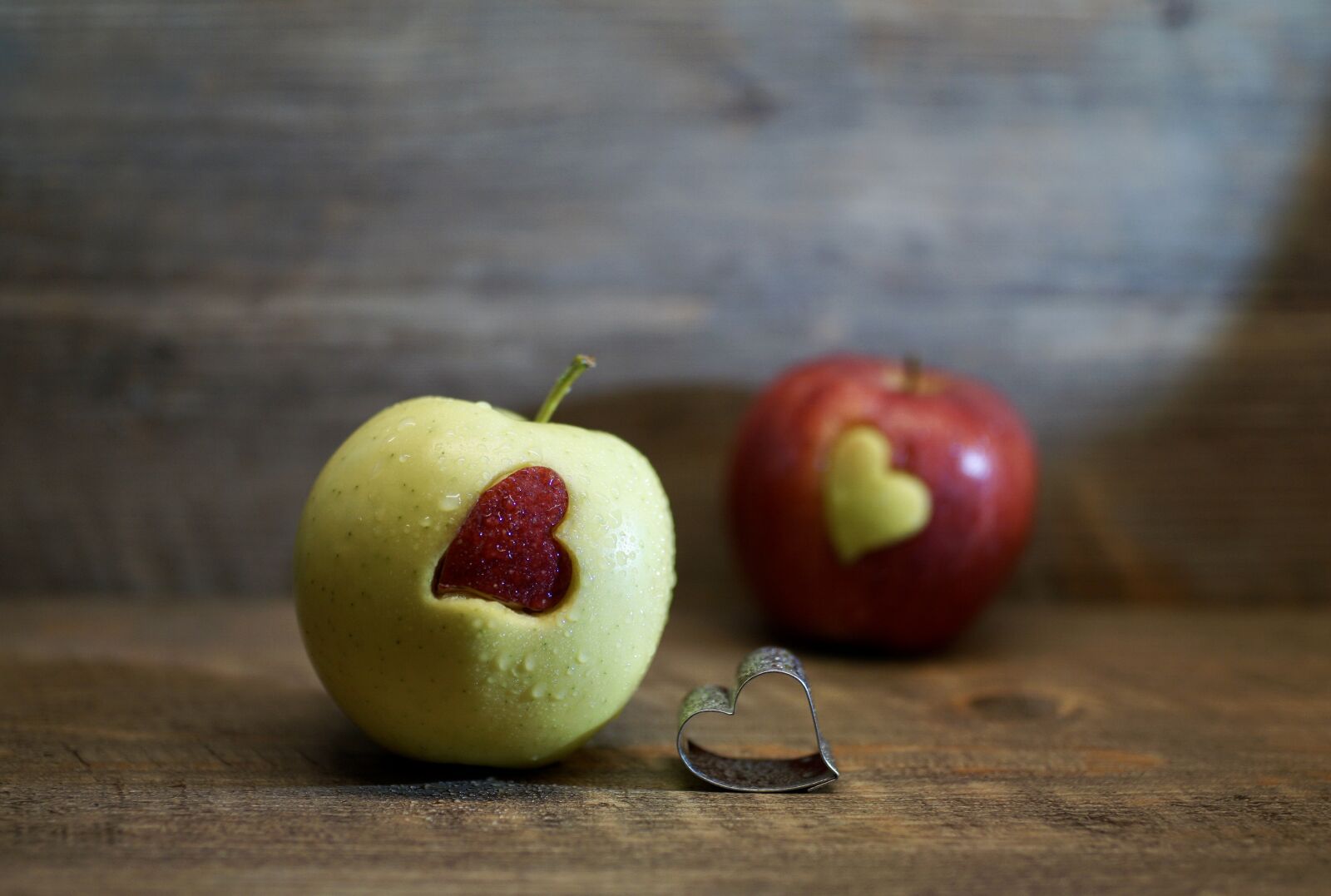 Sony ILCA-77M2 + 35mm F1.4 sample photo. Fruit, food, apple photography