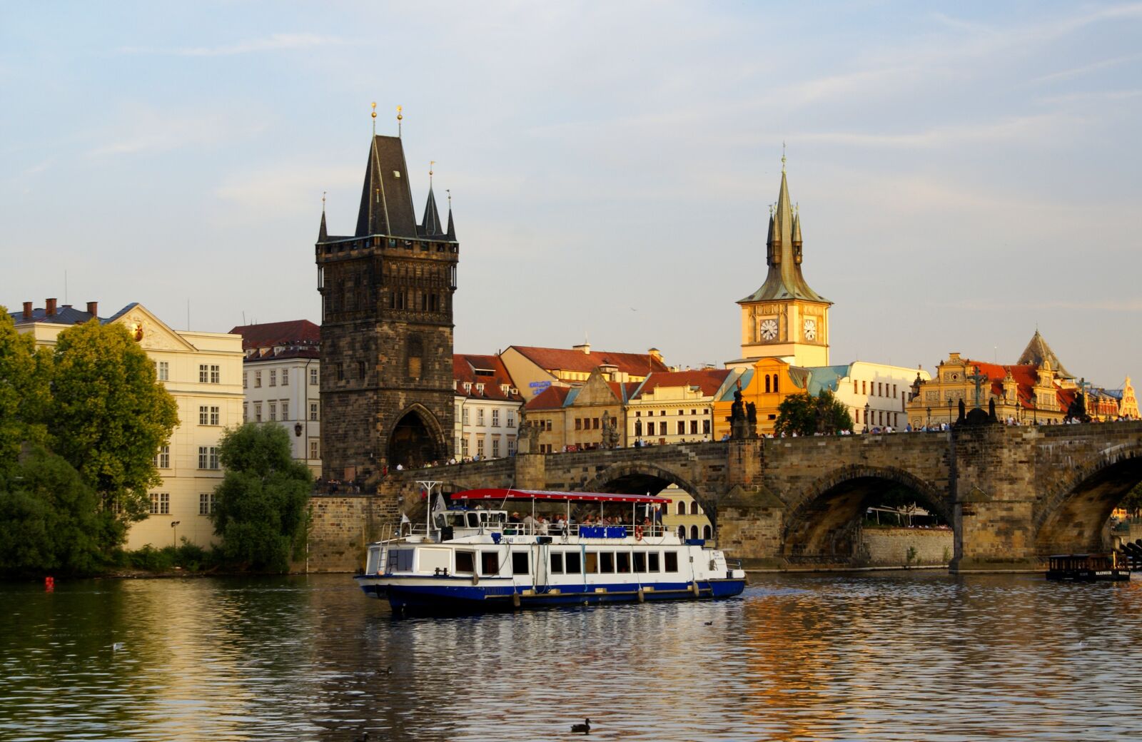 Sony Alpha DSLR-A100 sample photo. Prague, river, architecture photography