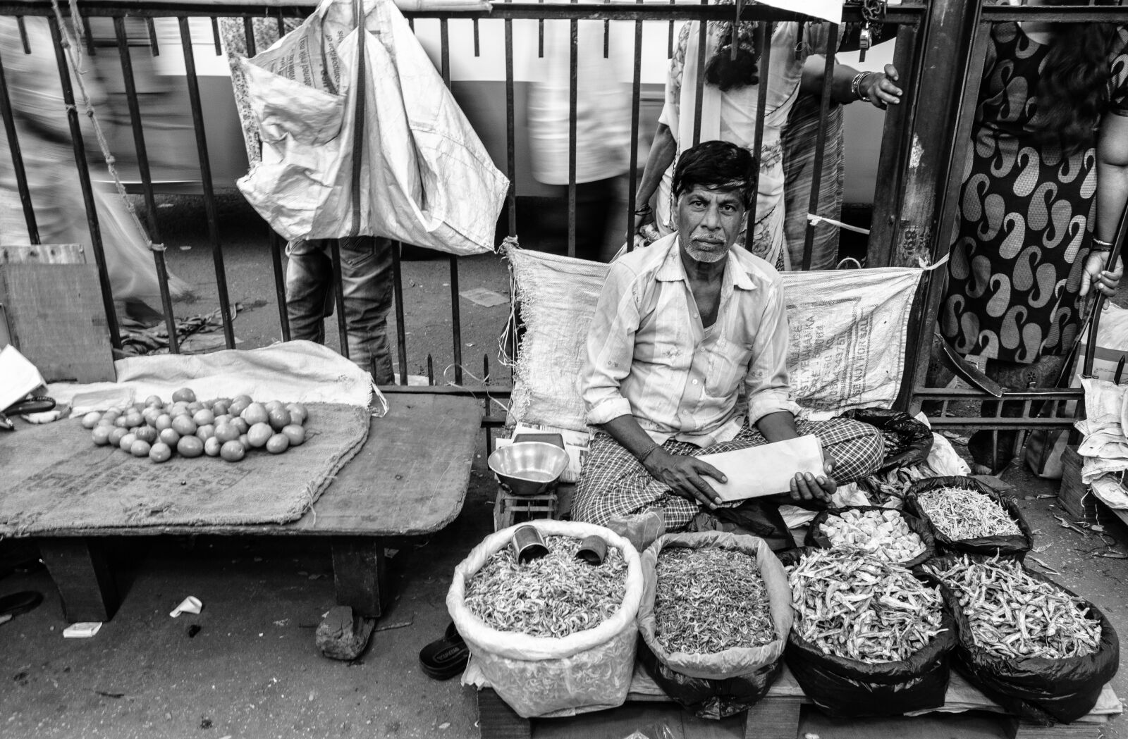 Nikon D5600 sample photo. People, street, street photography photography
