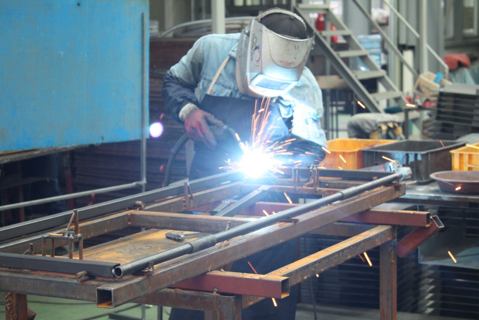 Canon EOS 450D (EOS Rebel XSi / EOS Kiss X2) sample photo. Welding, factory, produce photography